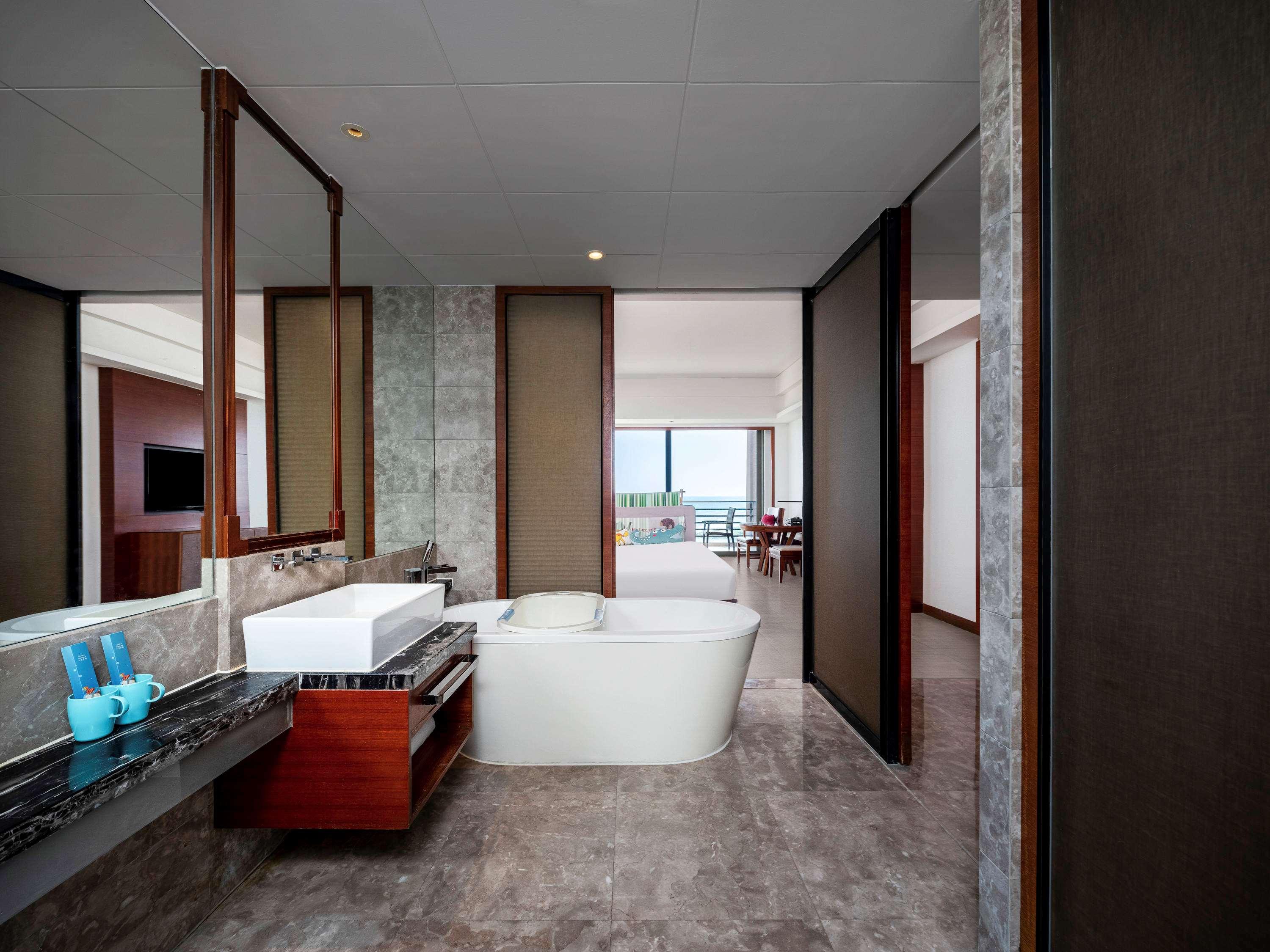 Family Room Sea View King Bed