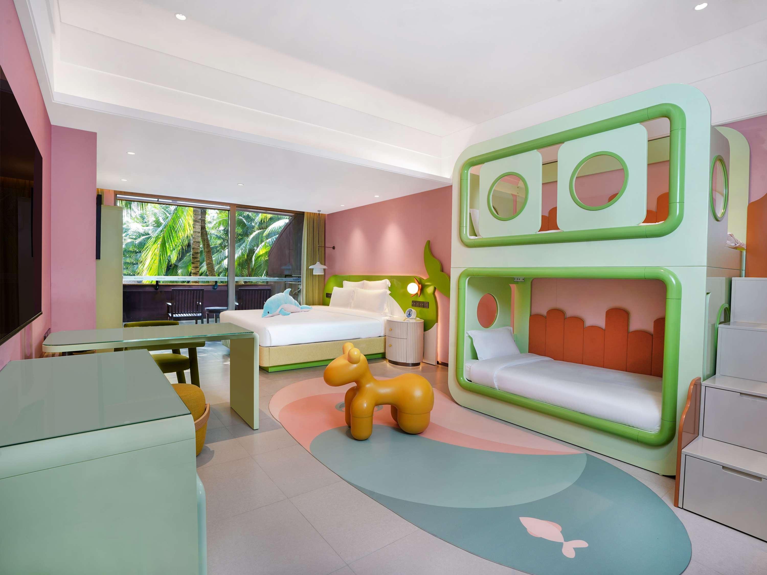 Family Room Sea View King Bed