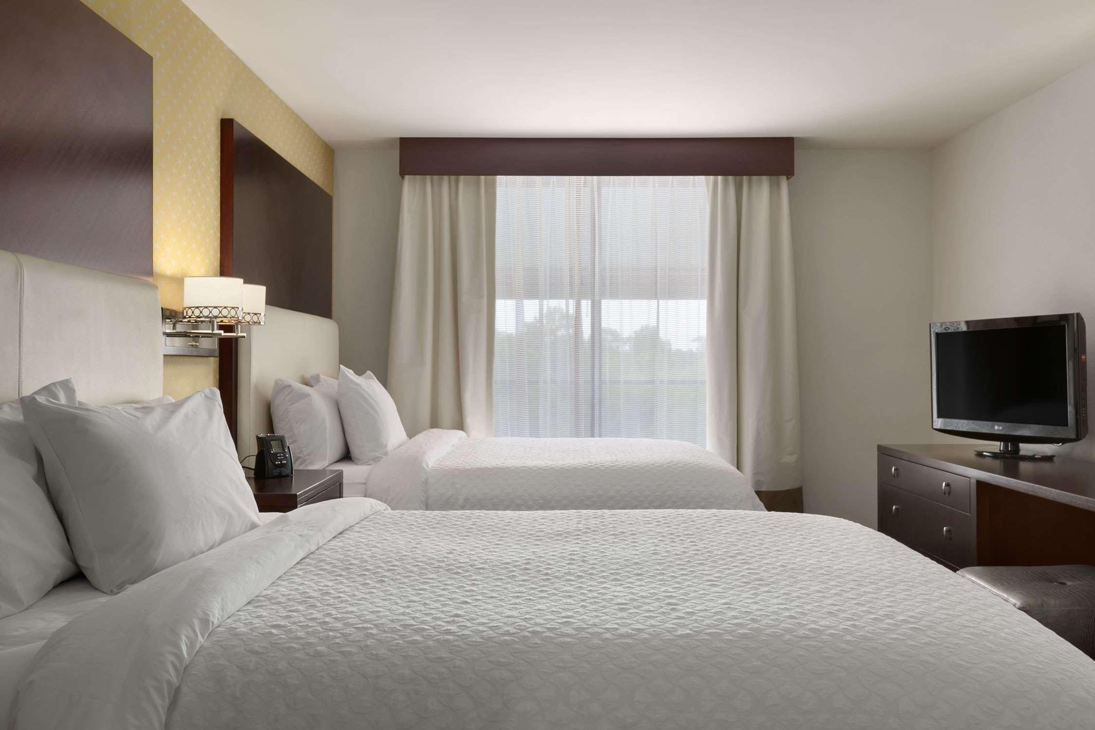 Suite Two Queen Beds Non Smoking