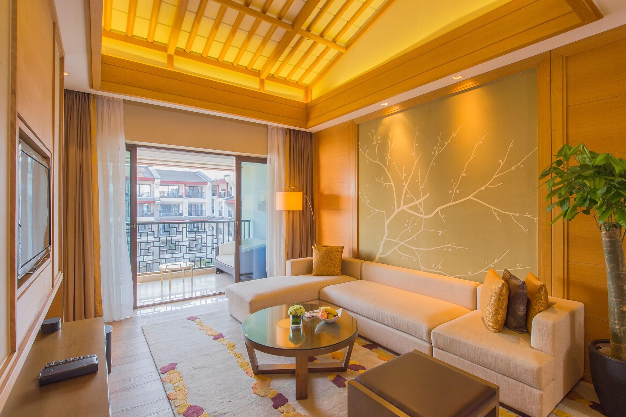 Suite Deluxe King Bed