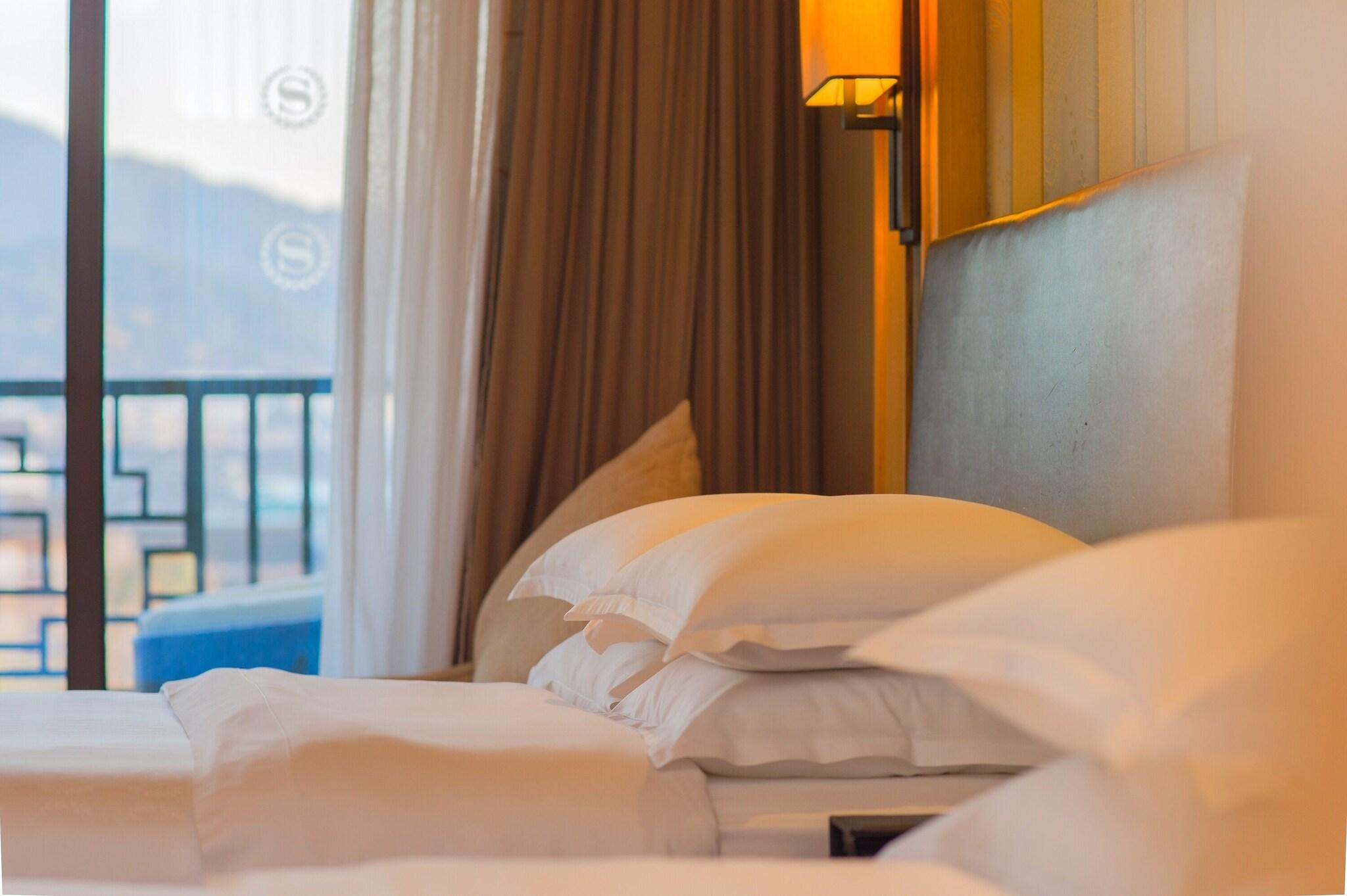 Double Superior King Bed