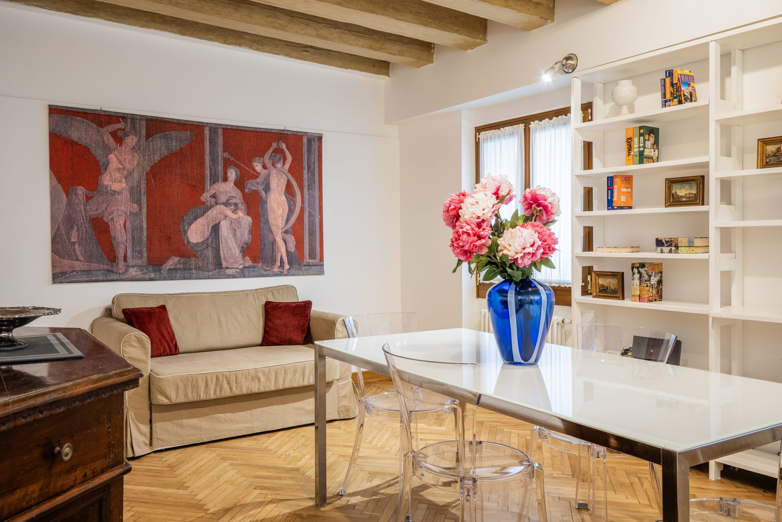 Apartment One Bedroom Two Bathrooms