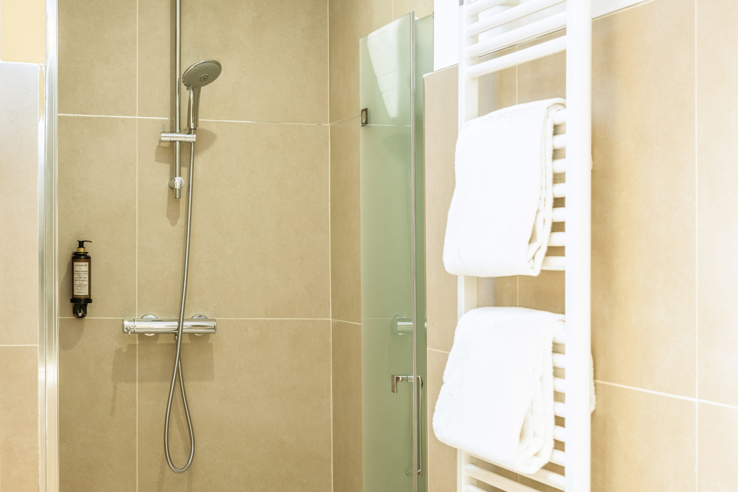 Apartment One Bedroom Two Bathrooms