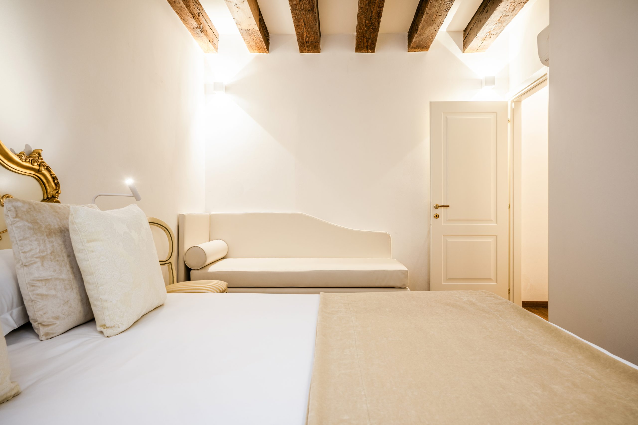 Apartment One Bedroom Two Bathrooms