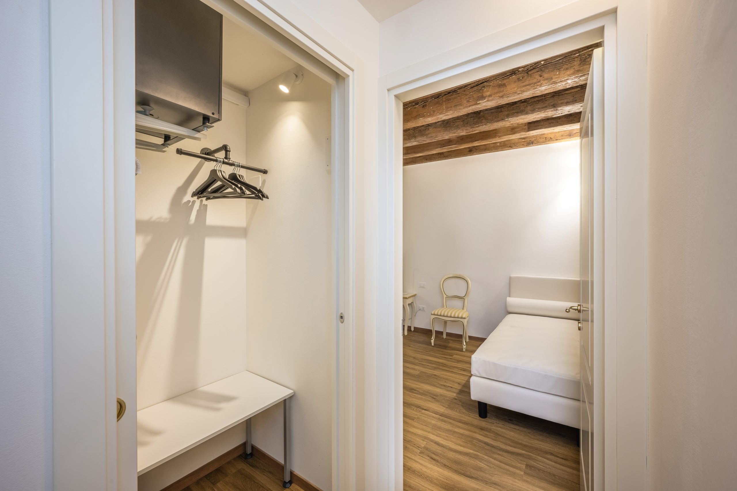 Apartment One Bedroom Two Bathrooms