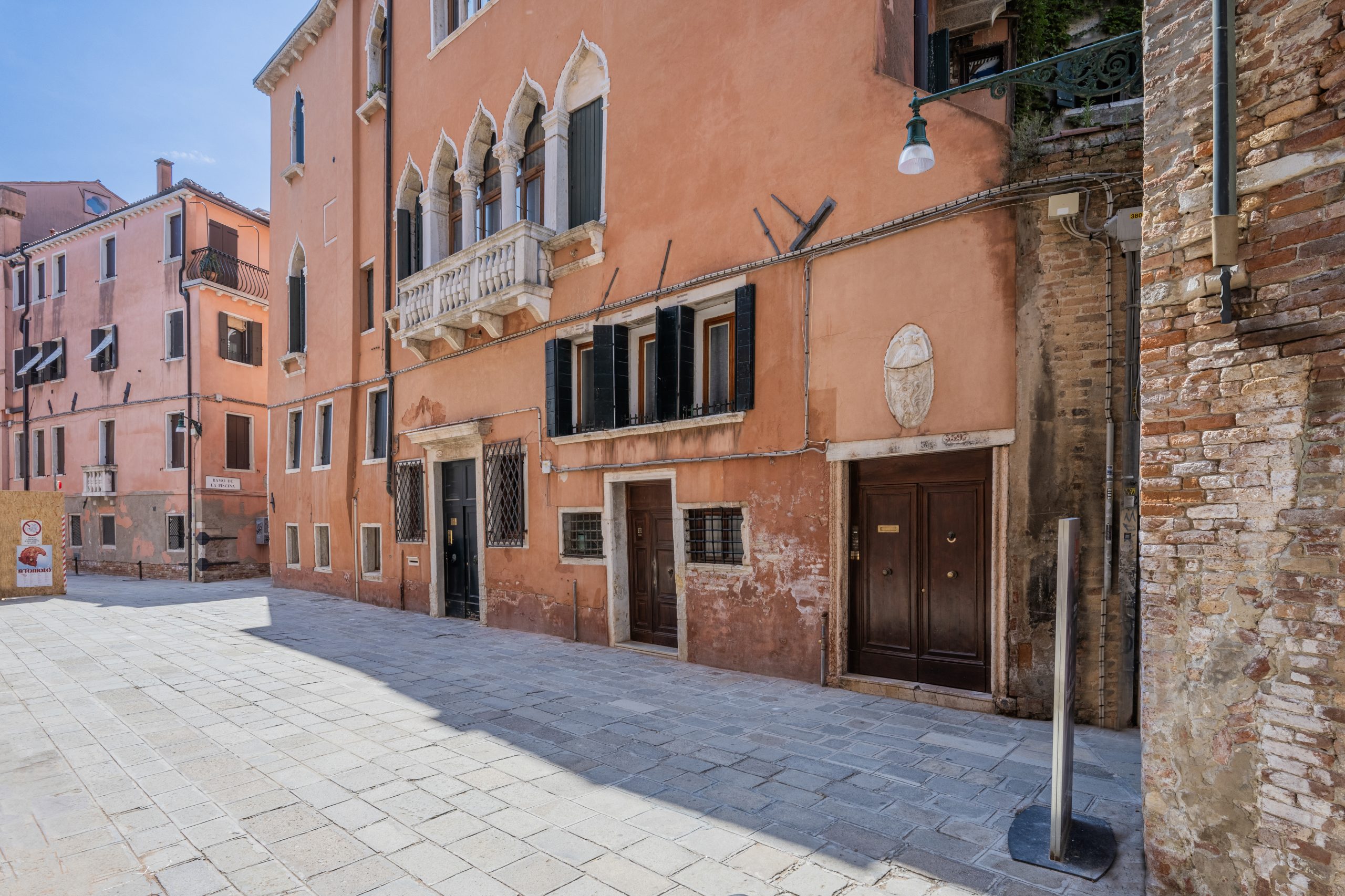 Apartment One Bedroom Two Bathrooms