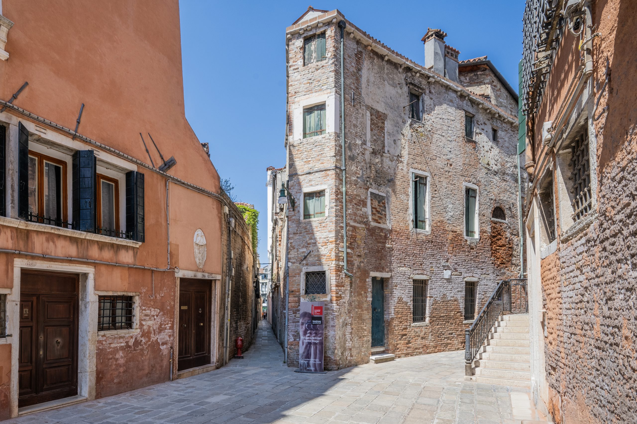 Apartment One Bedroom Two Bathrooms