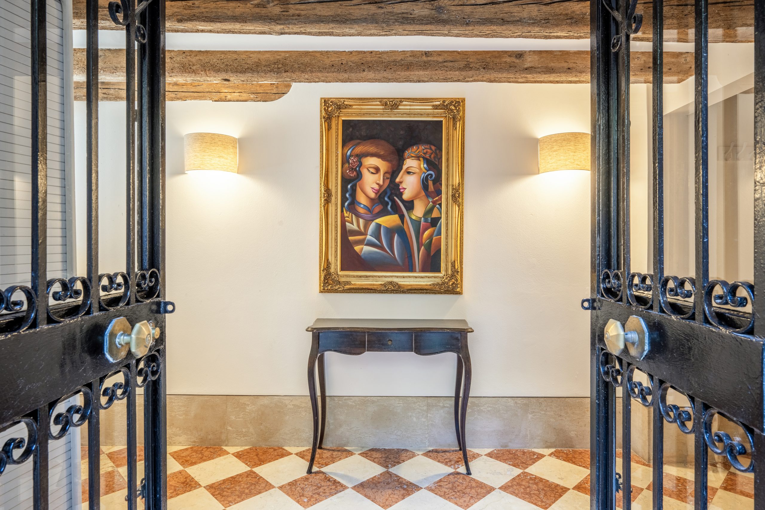 Apartment One Bedroom Two Bathrooms