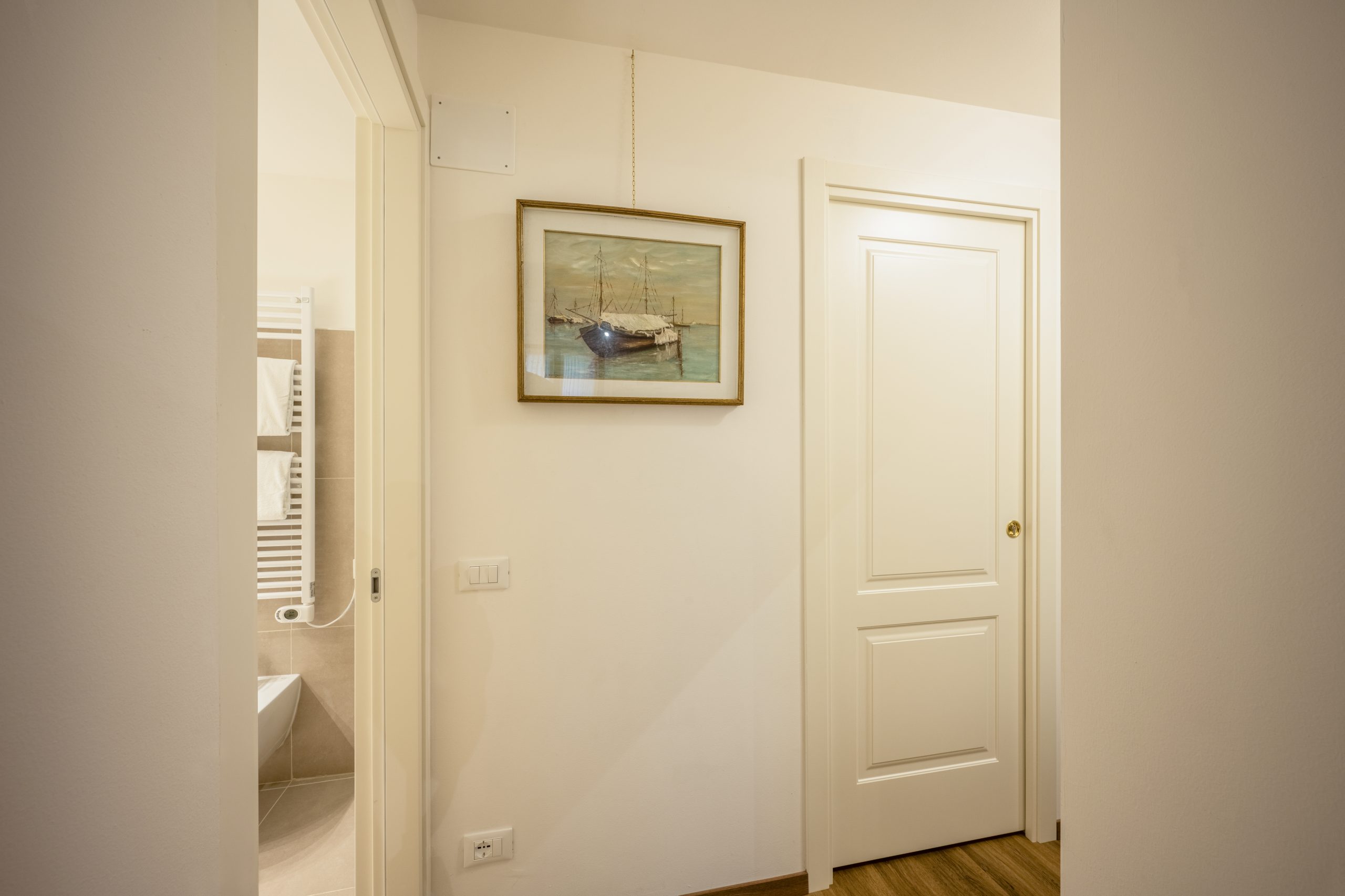 Apartment One Bedroom Two Bathrooms