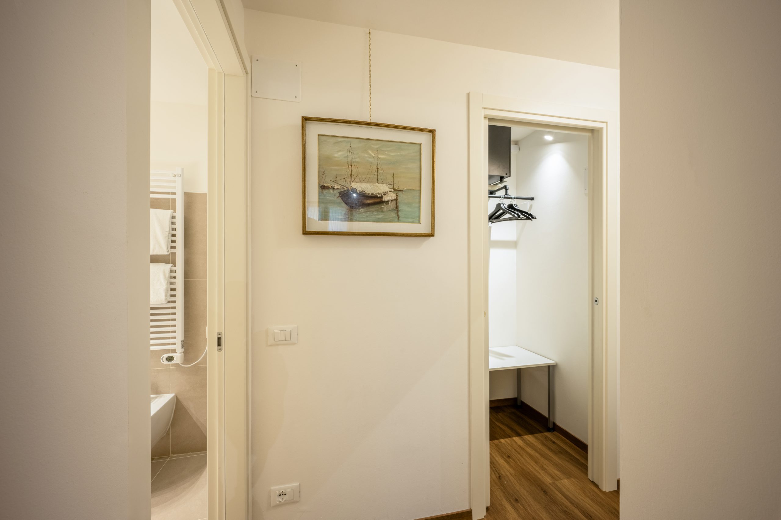 Apartment One Bedroom Two Bathrooms