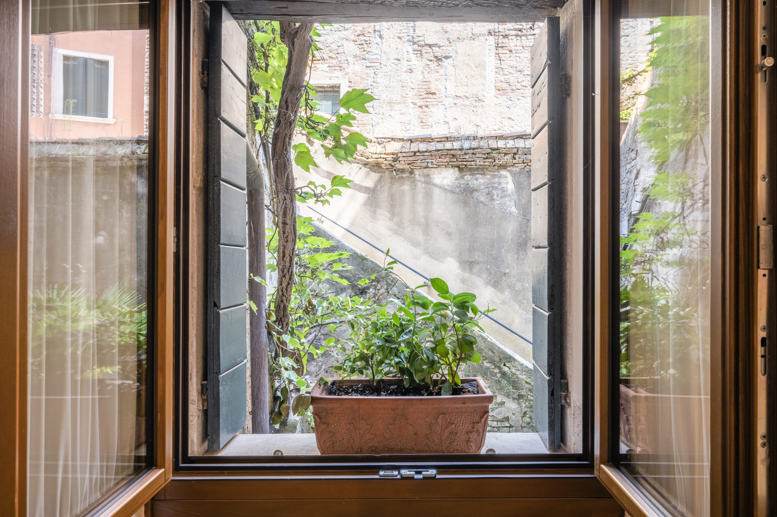 Apartment One Bedroom Two Bathrooms