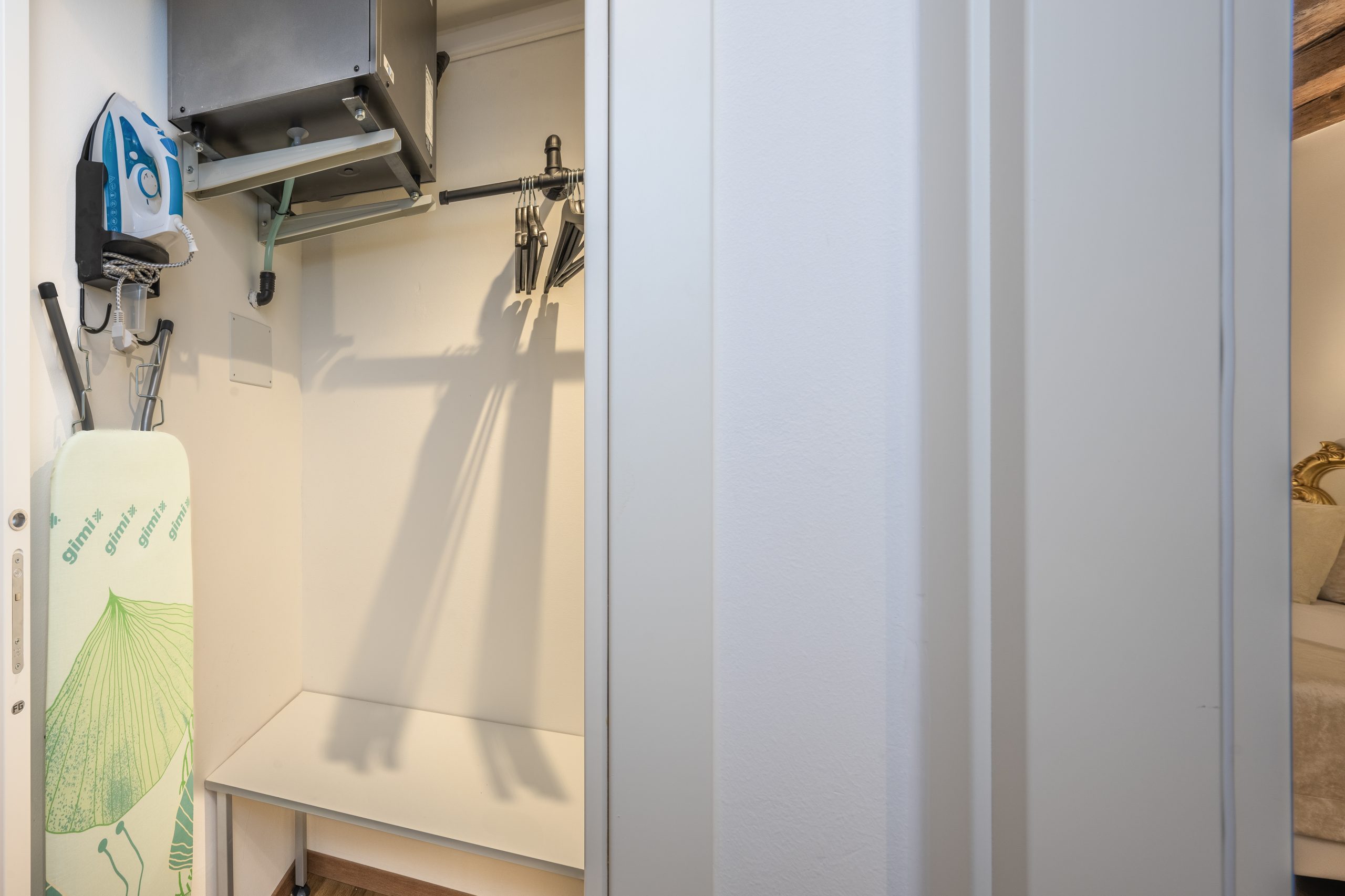 Apartment One Bedroom Two Bathrooms