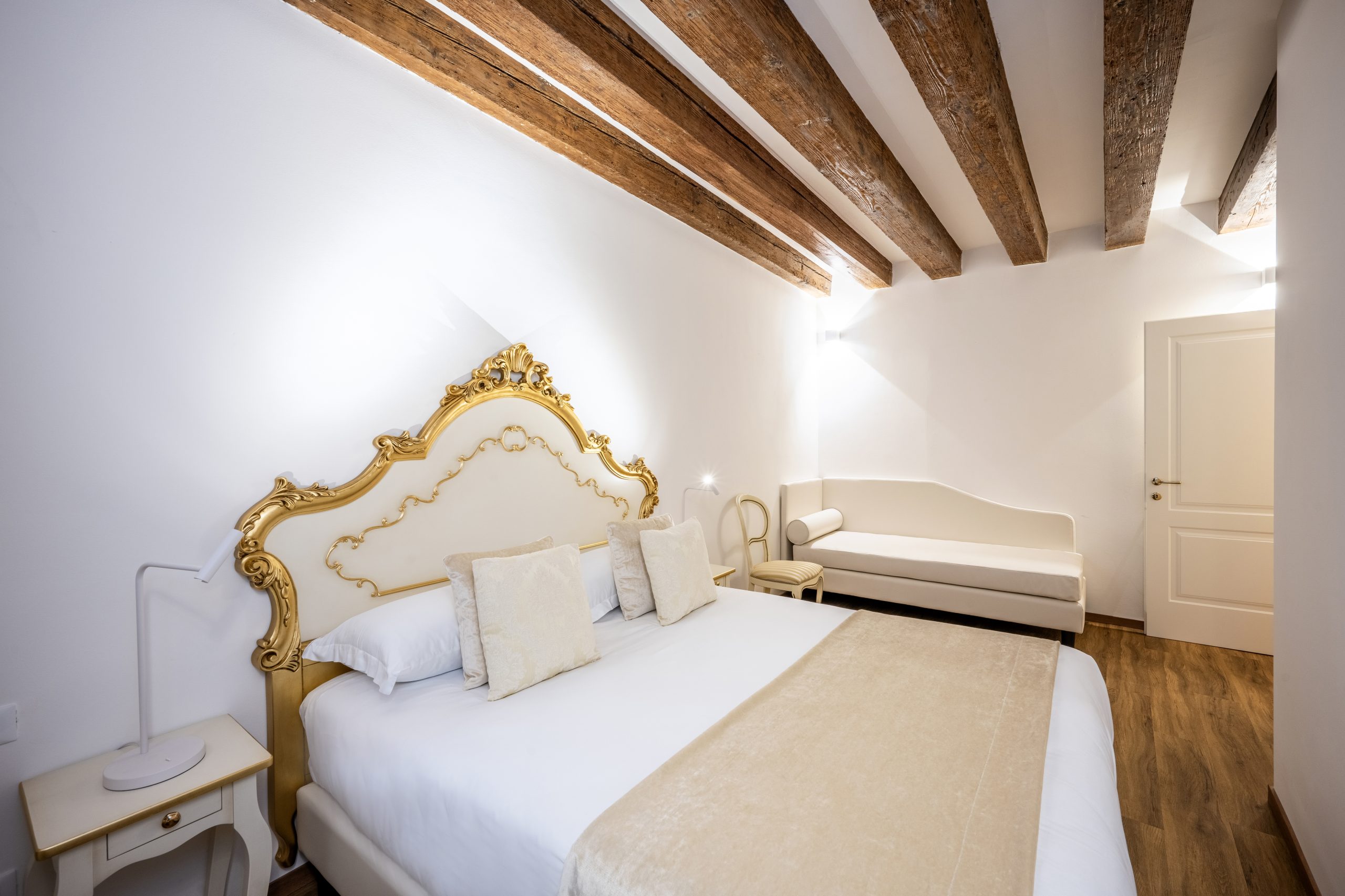 Apartment One Bedroom Two Bathrooms