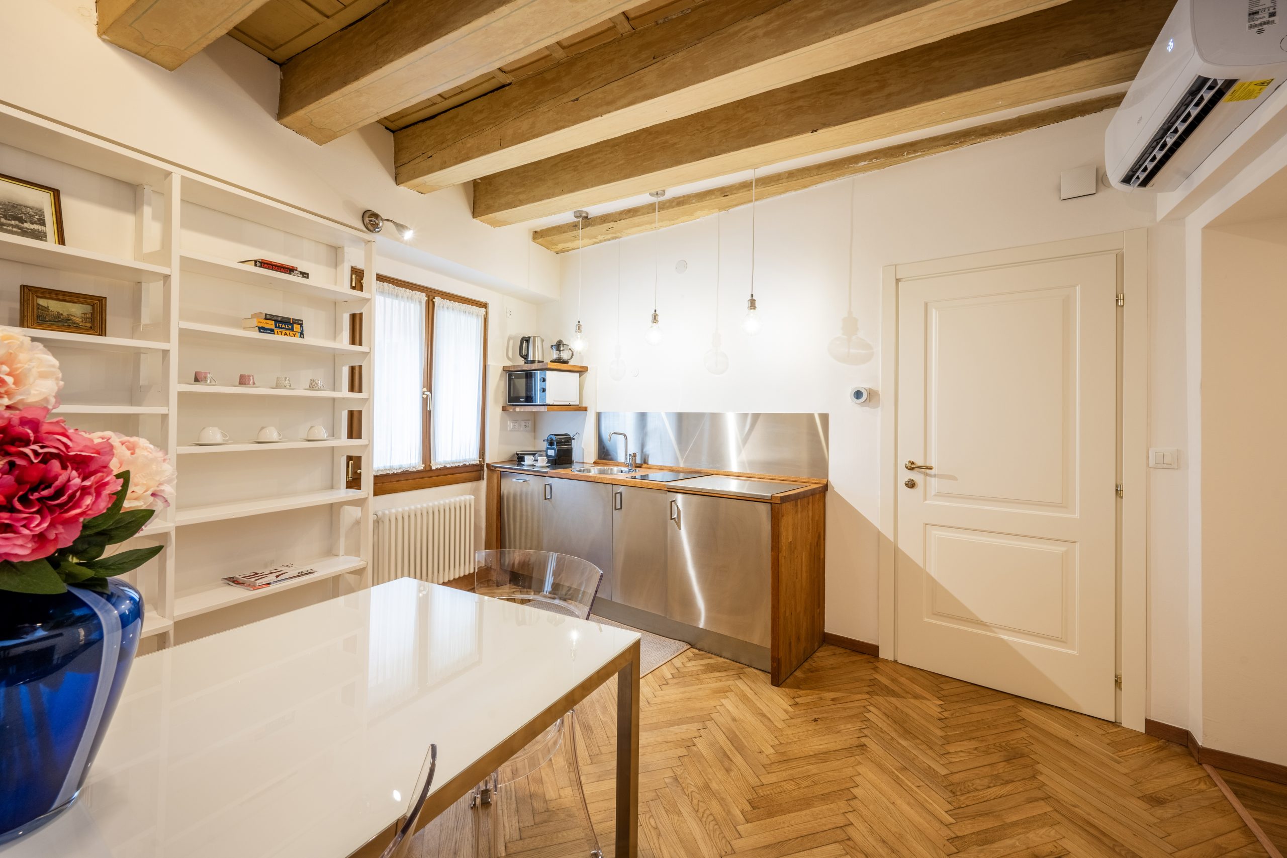 Apartment One Bedroom Two Bathrooms