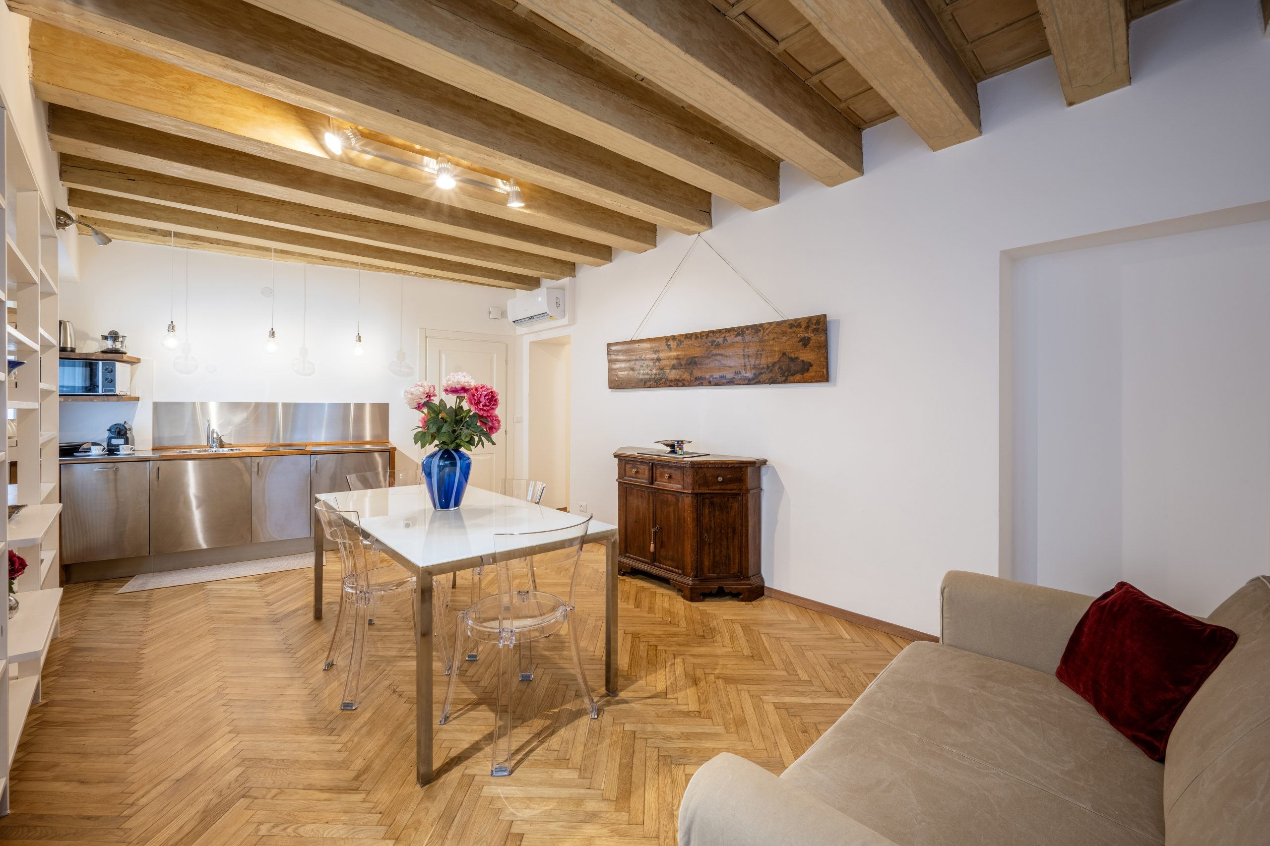 Apartment One Bedroom Two Bathrooms