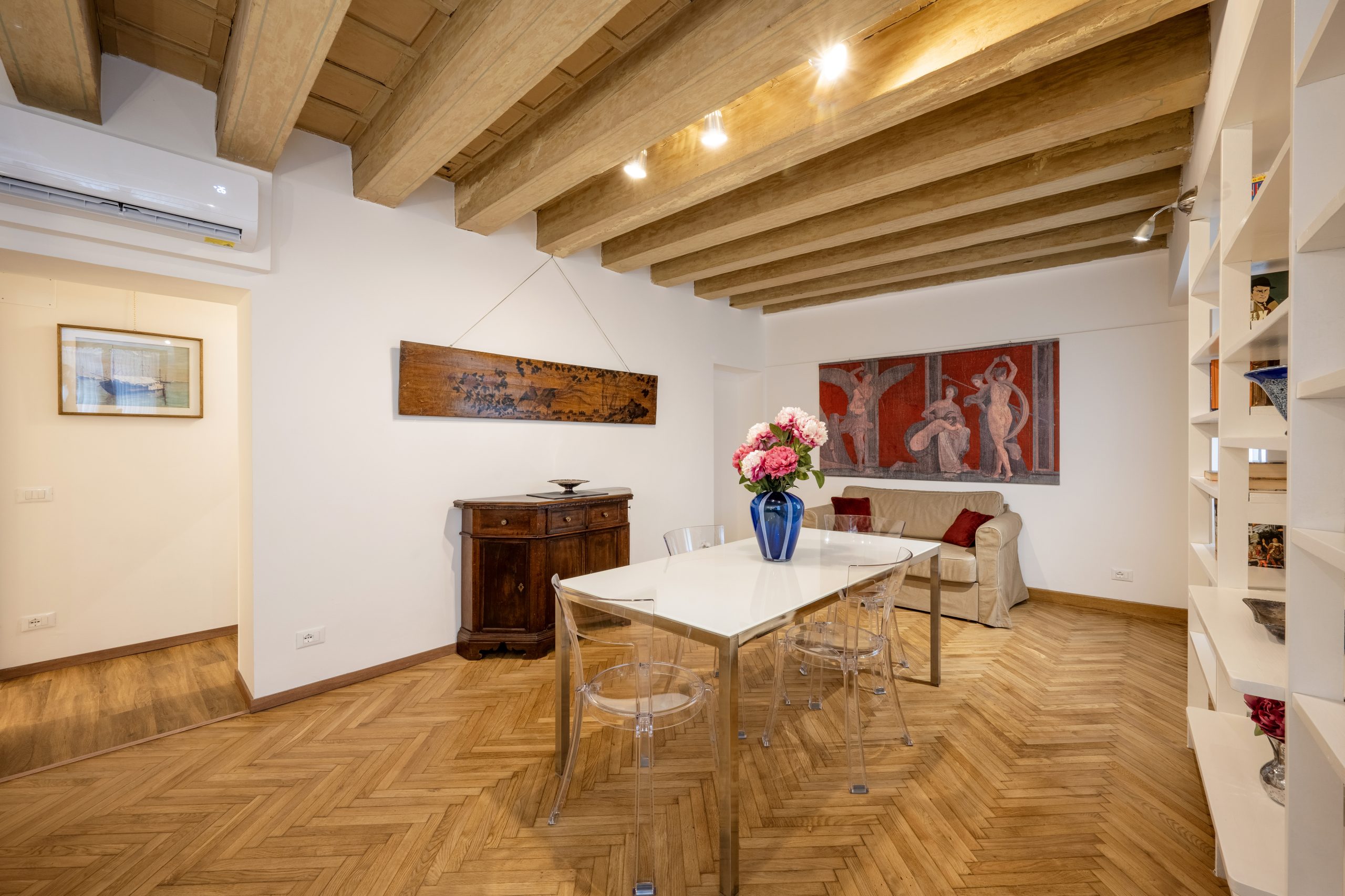 Apartment One Bedroom Two Bathrooms