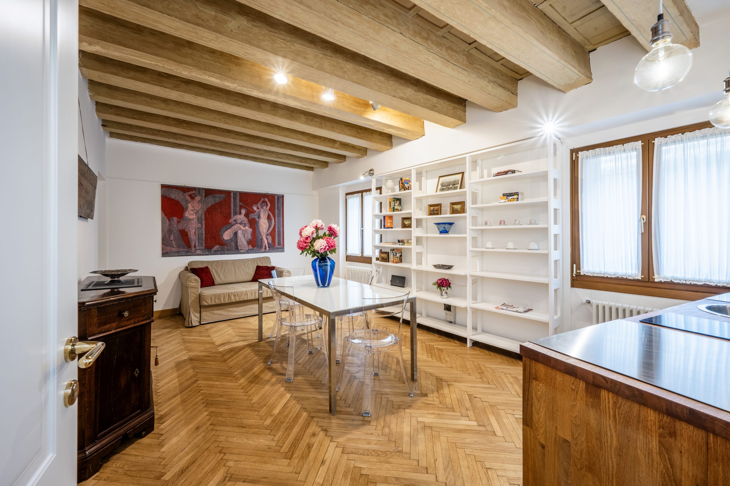 Apartment One Bedroom Two Bathrooms