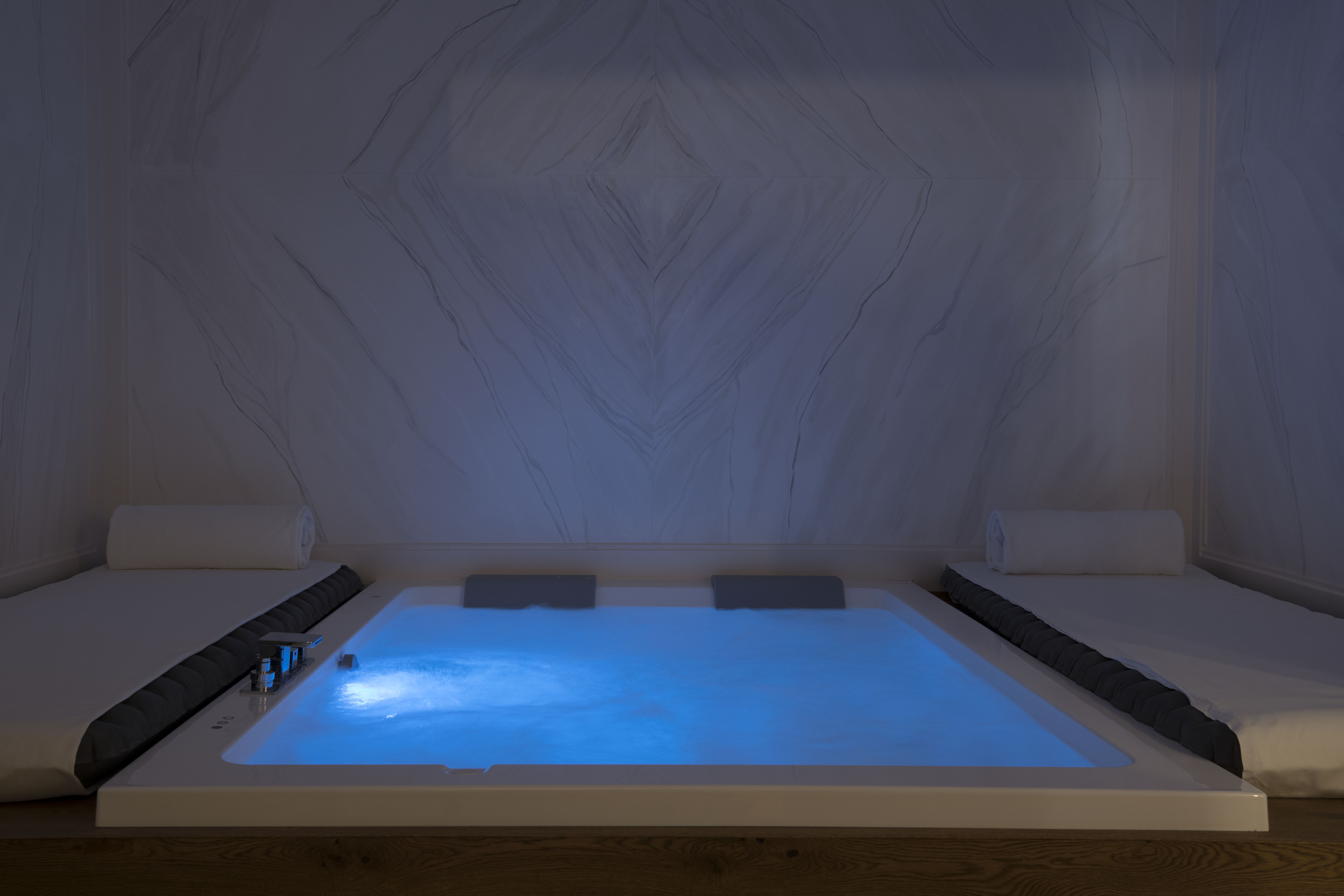 Apartment with Jacuzzi