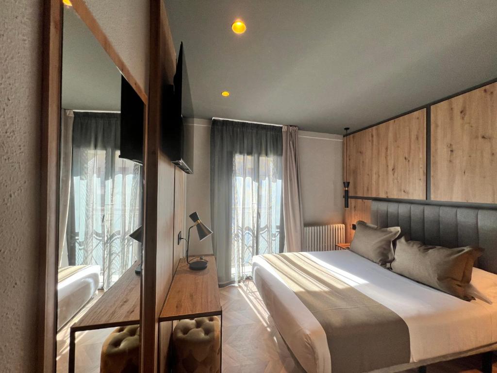 Double or Twin One Bed