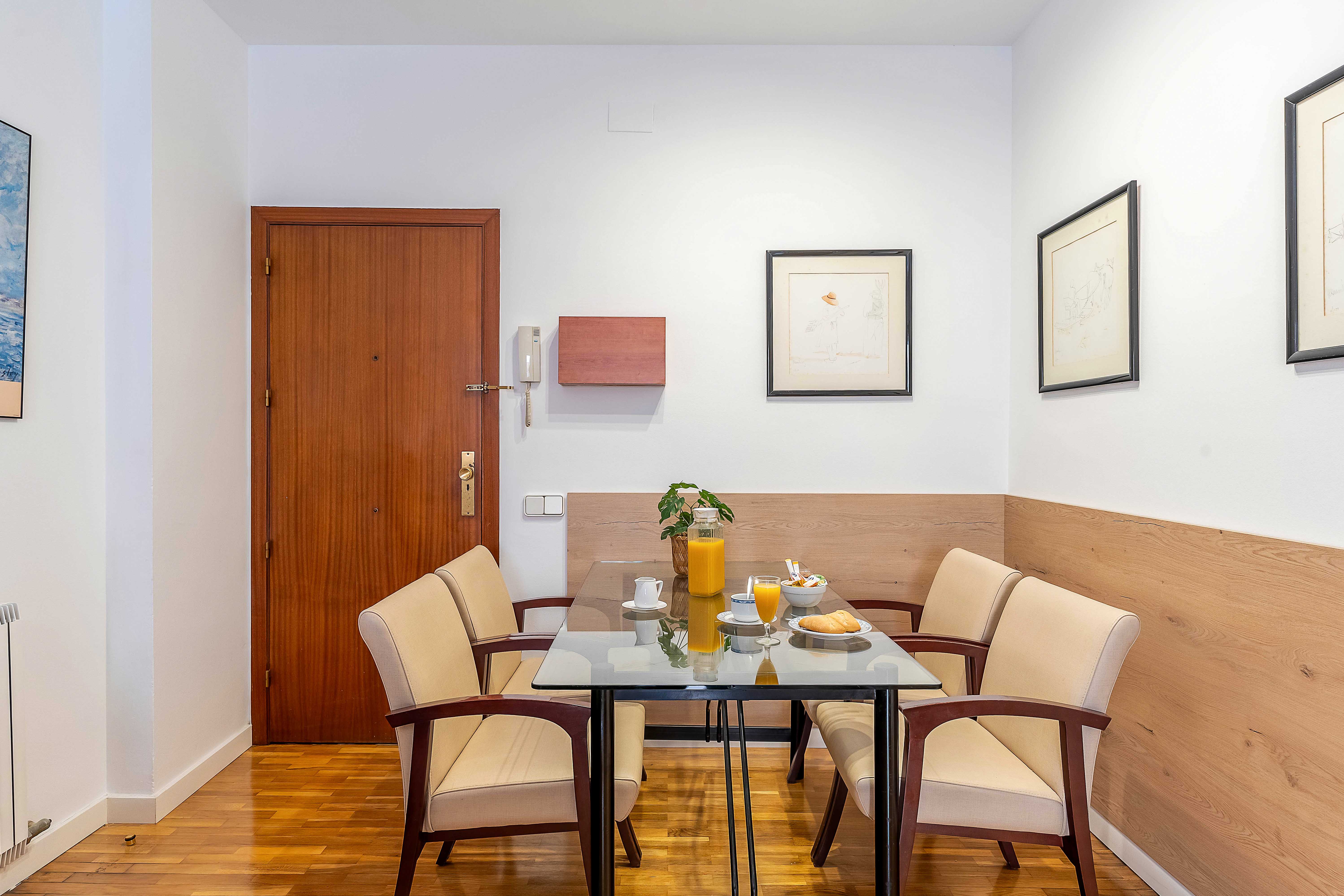 Apartment Capacity 4