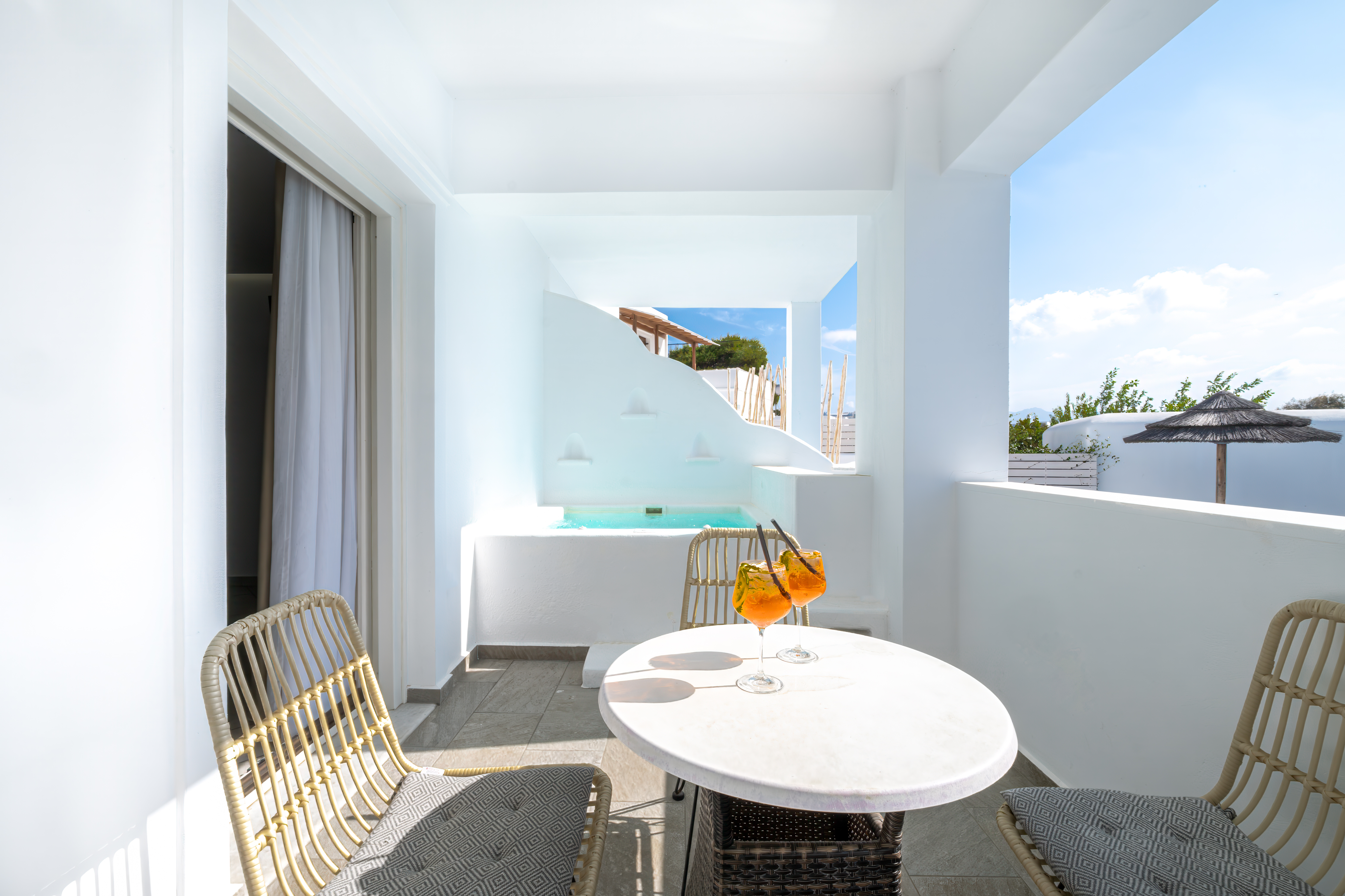 Suite Deluxe Pool View