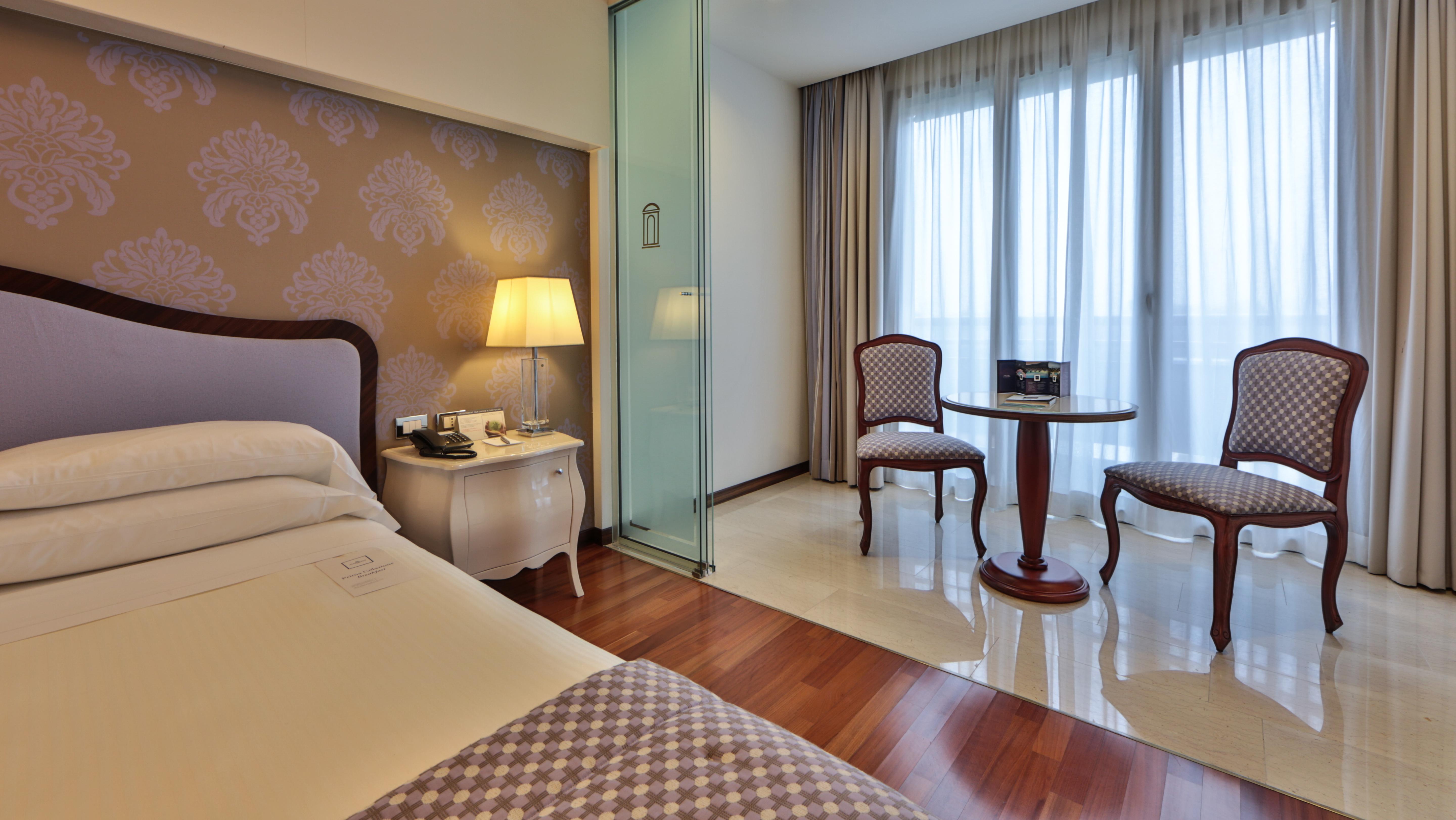 Double Single Executive