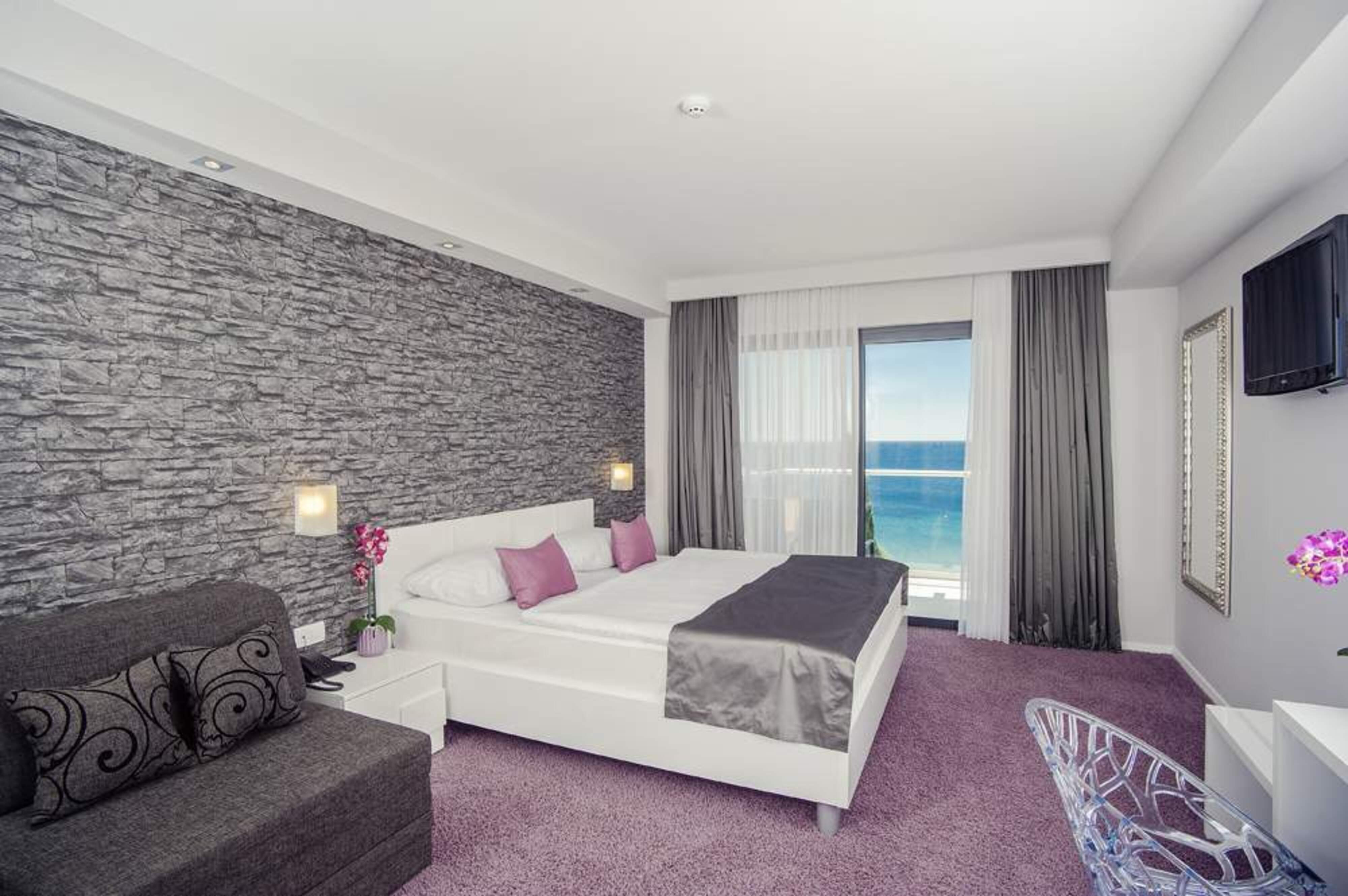 Junior Suite Sea View with Balcony