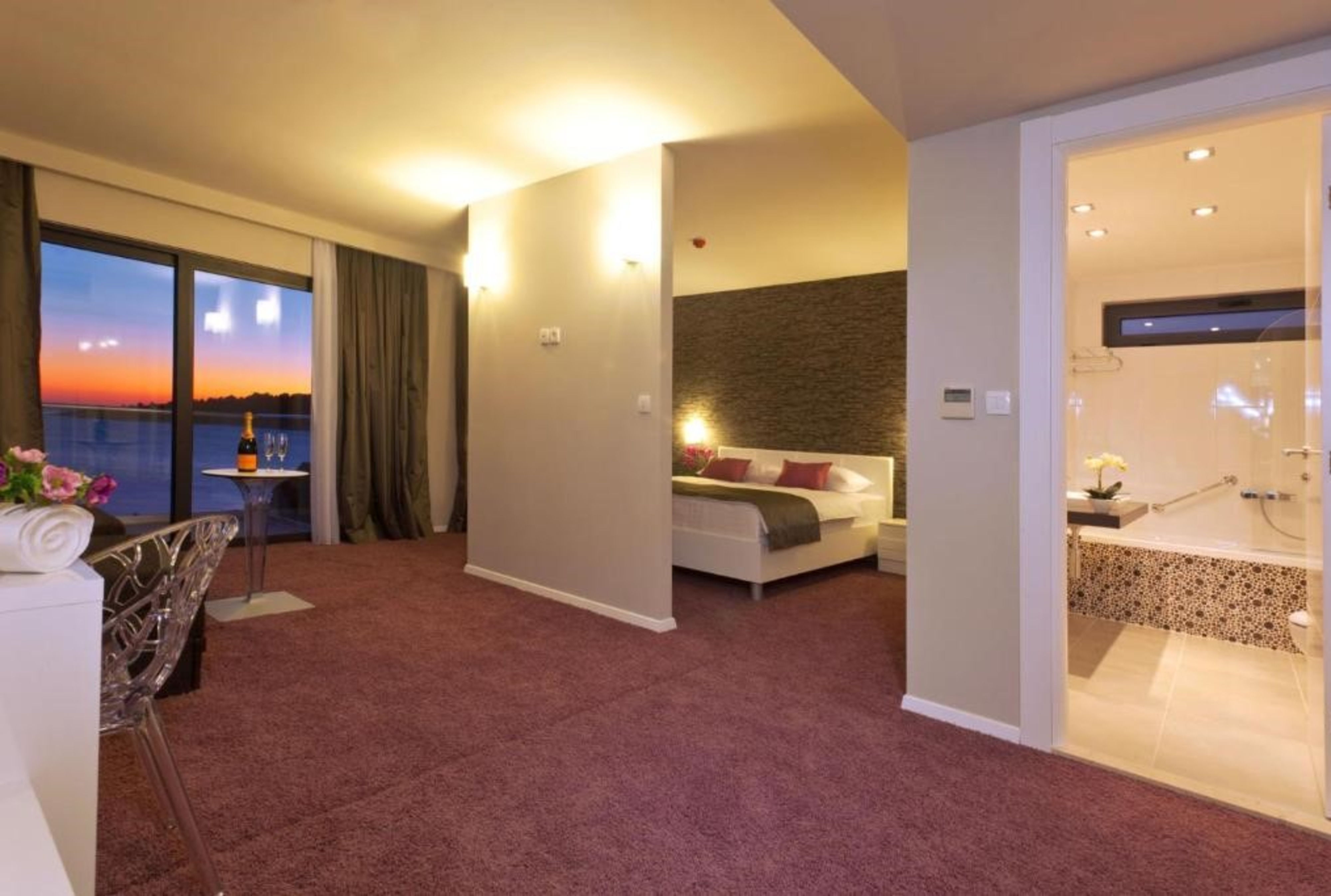 Suite Deluxe Sea View with Balcony