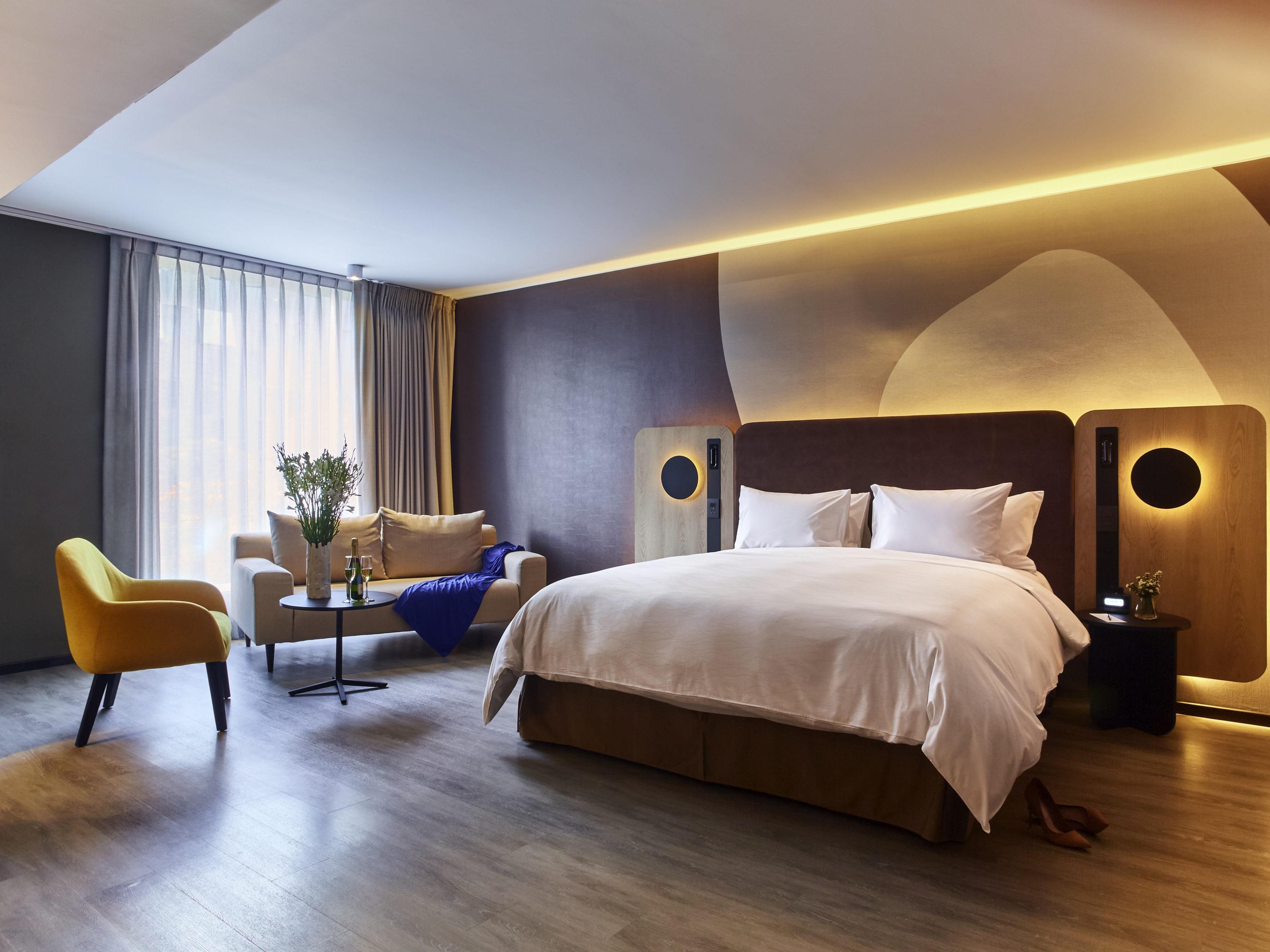 Suite Deluxe King Bed