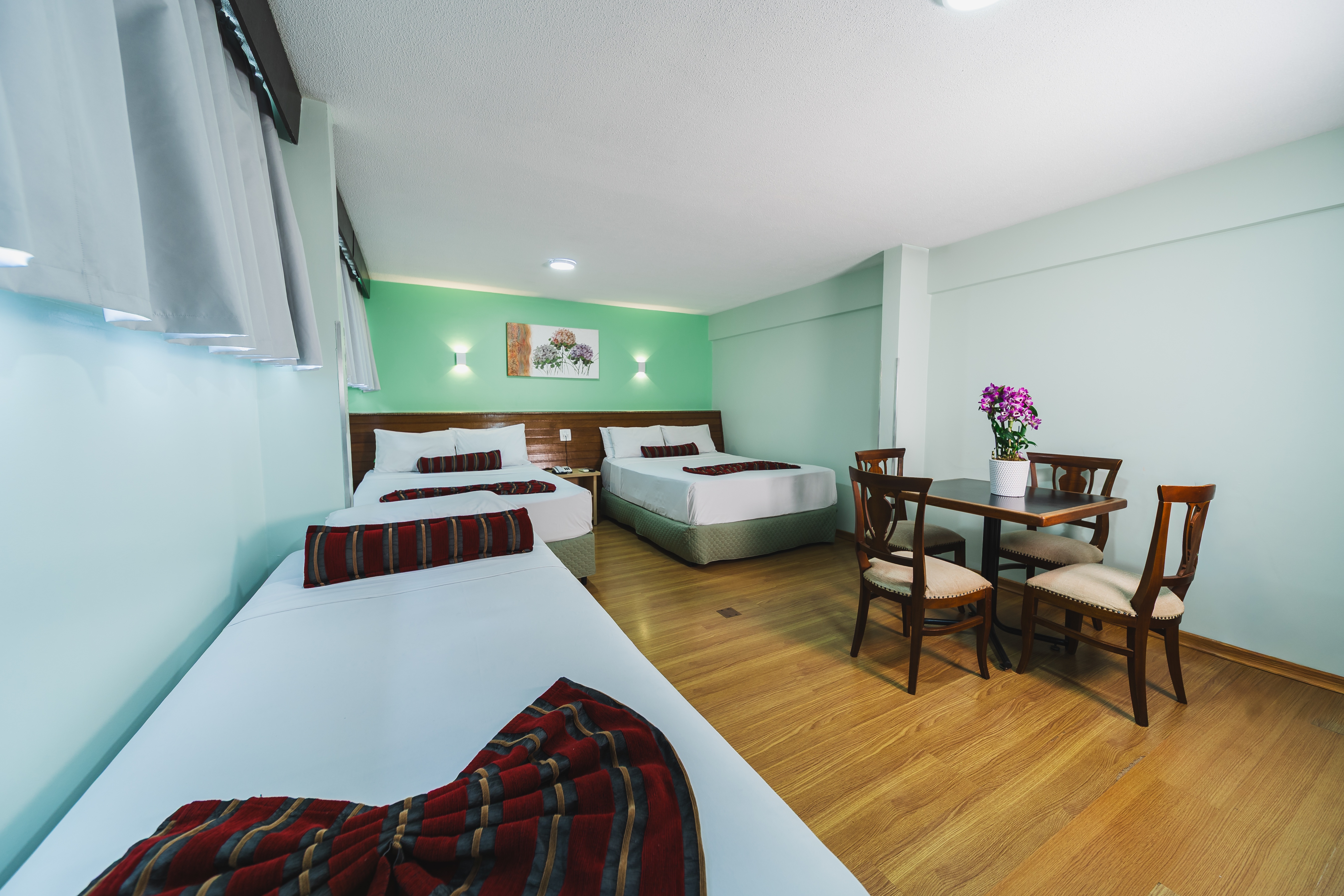 Family Room Capacity 4