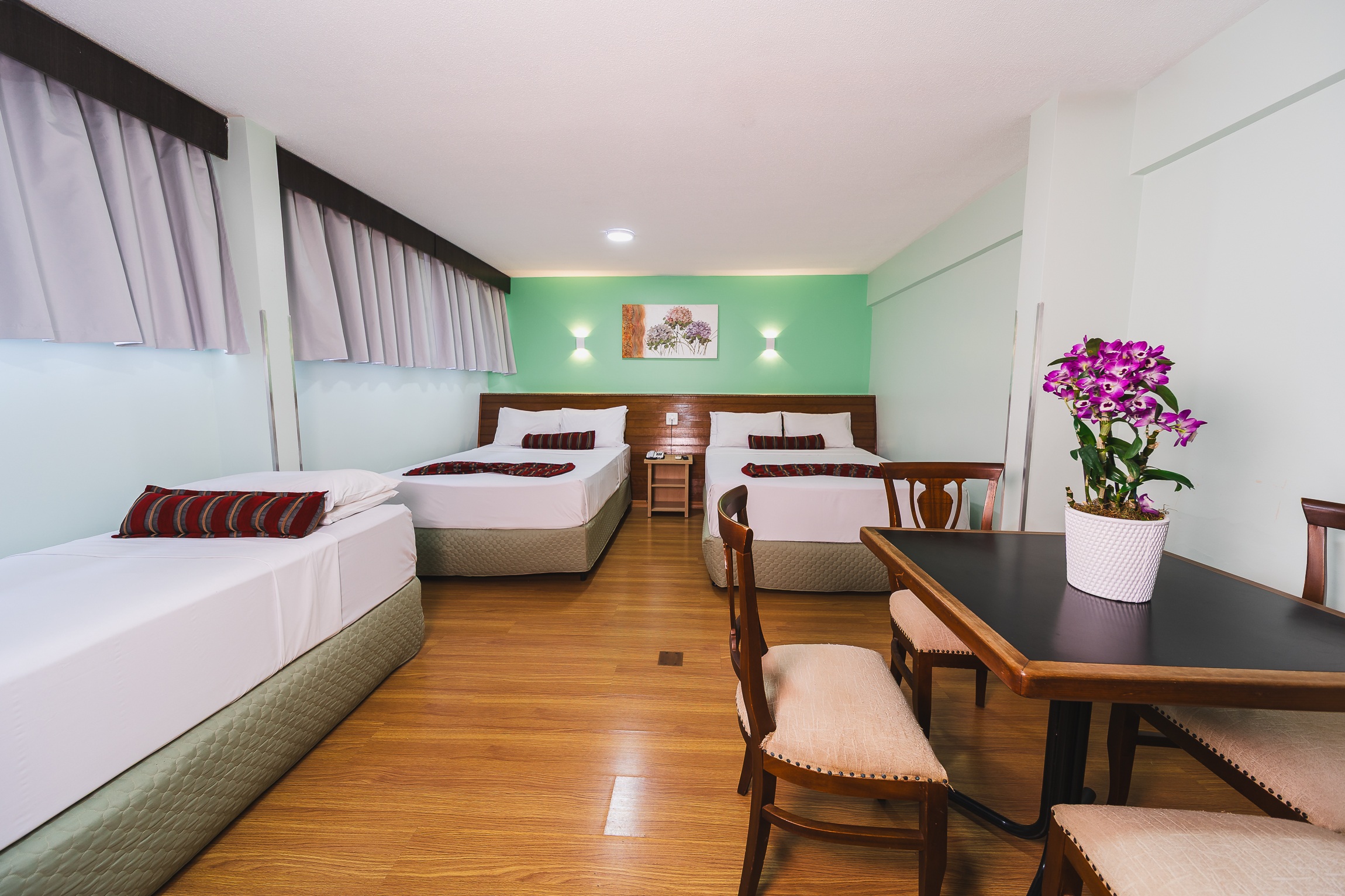 Family Room Capacity 4