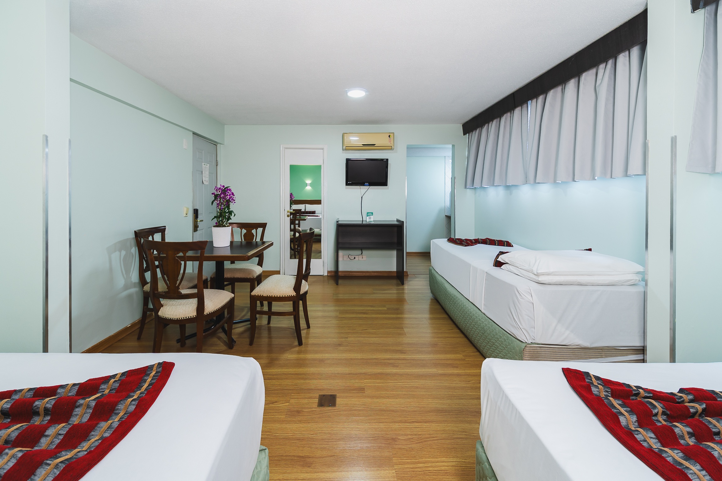 Family Room Capacity 4