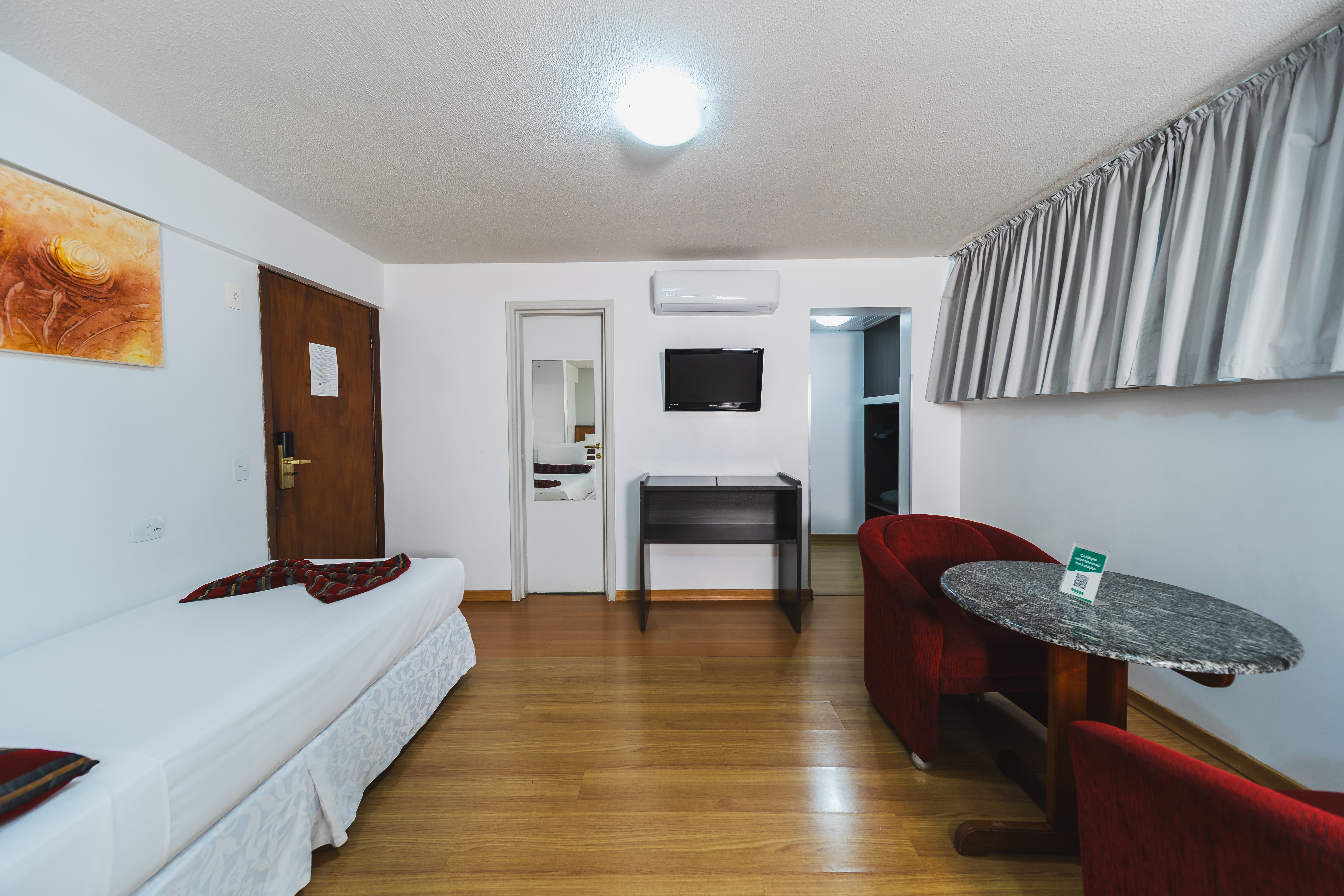 Family Room Capacity 6