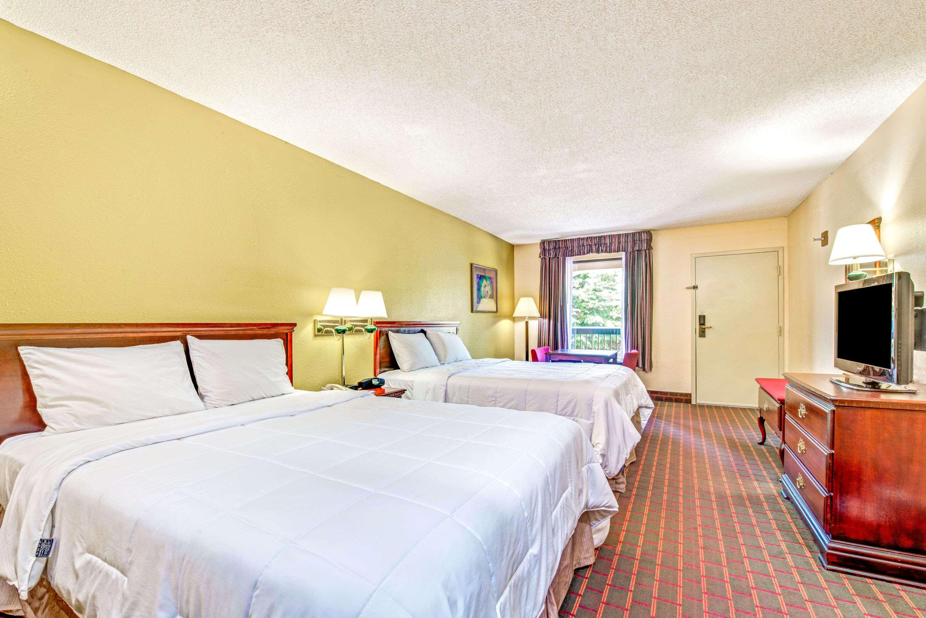 Quadruple Two Queen Beds