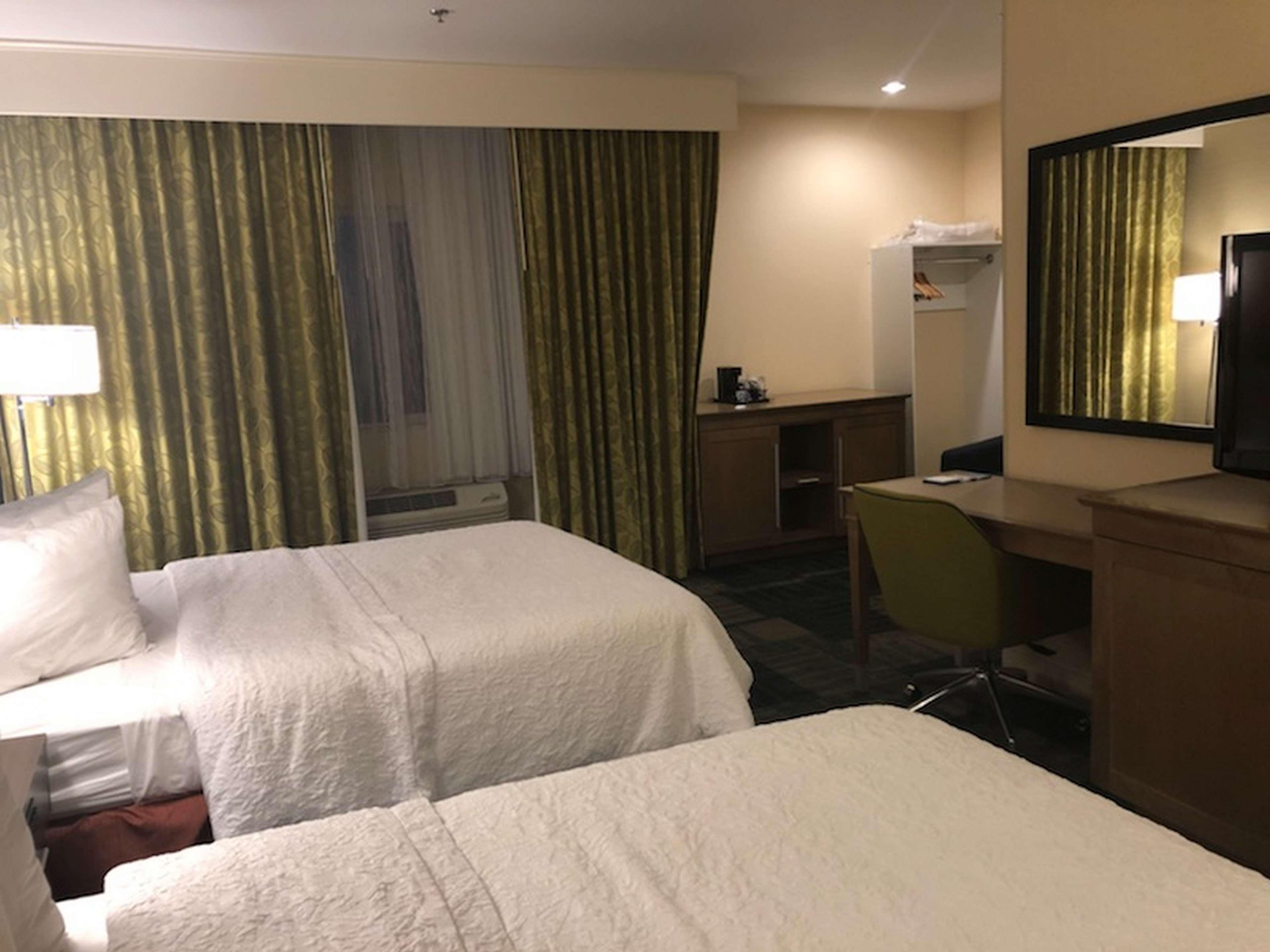 Studio Two Queen Beds Non Smoking