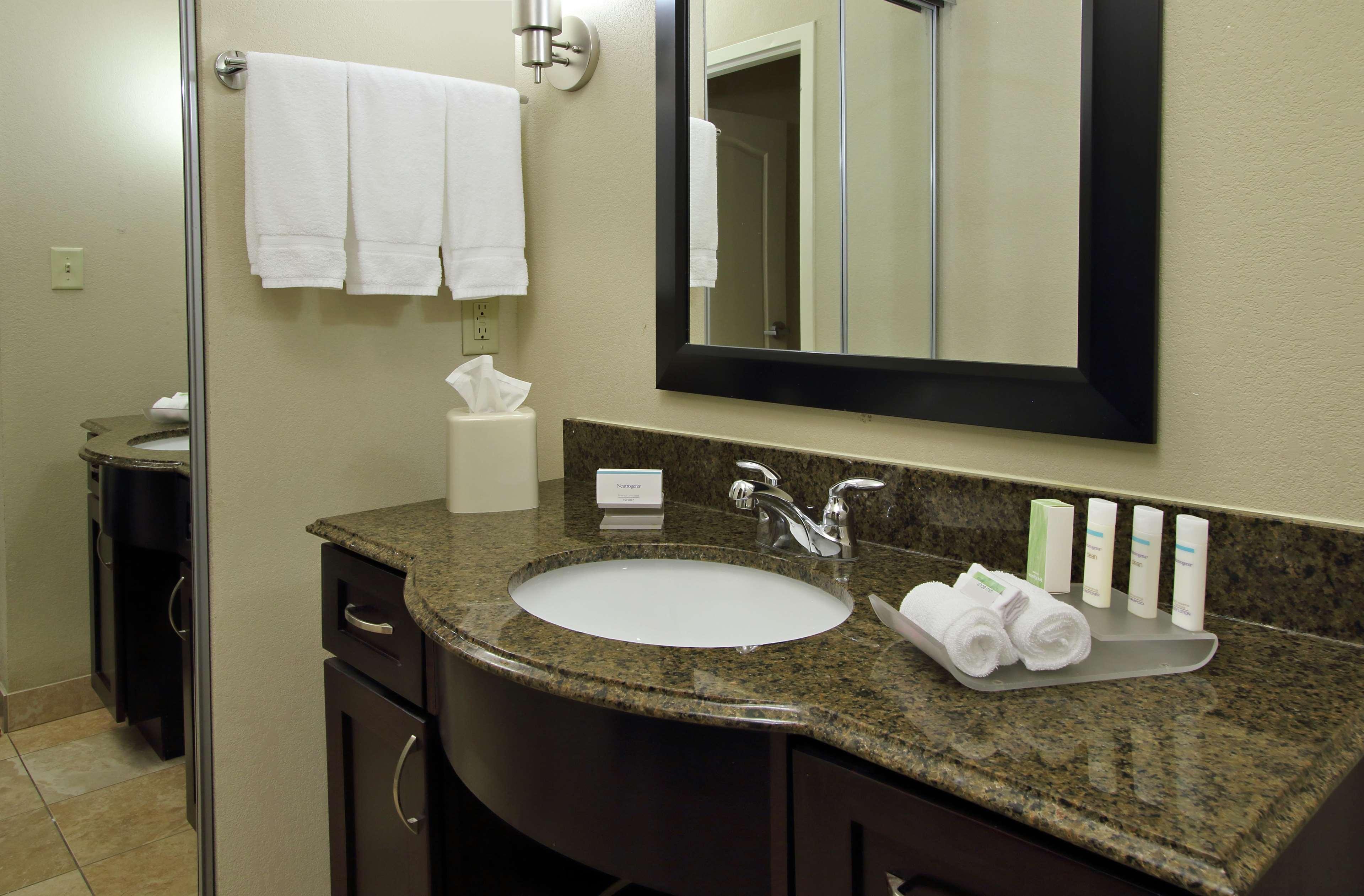 Suite Two Queen Beds One Bedroom