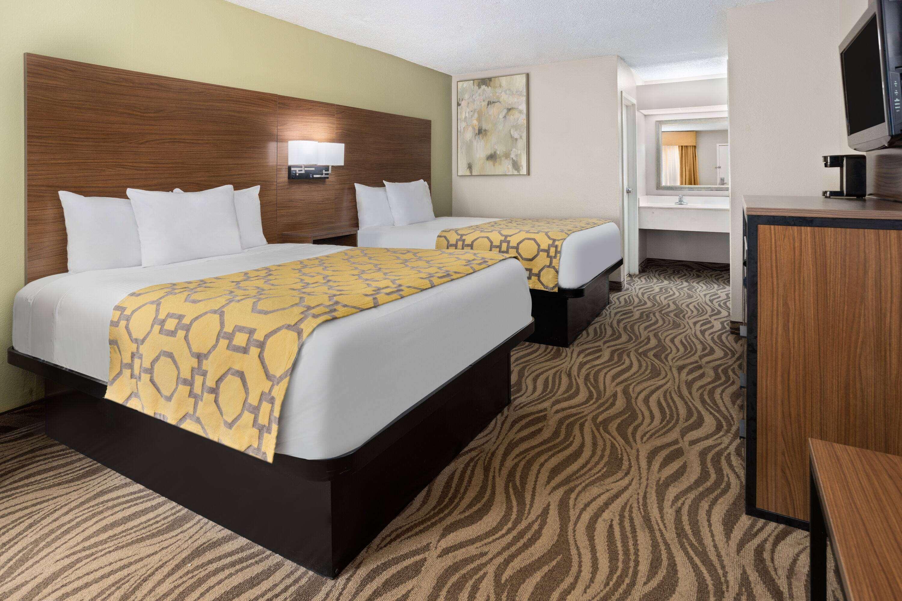 Quadruple Two Queen Beds