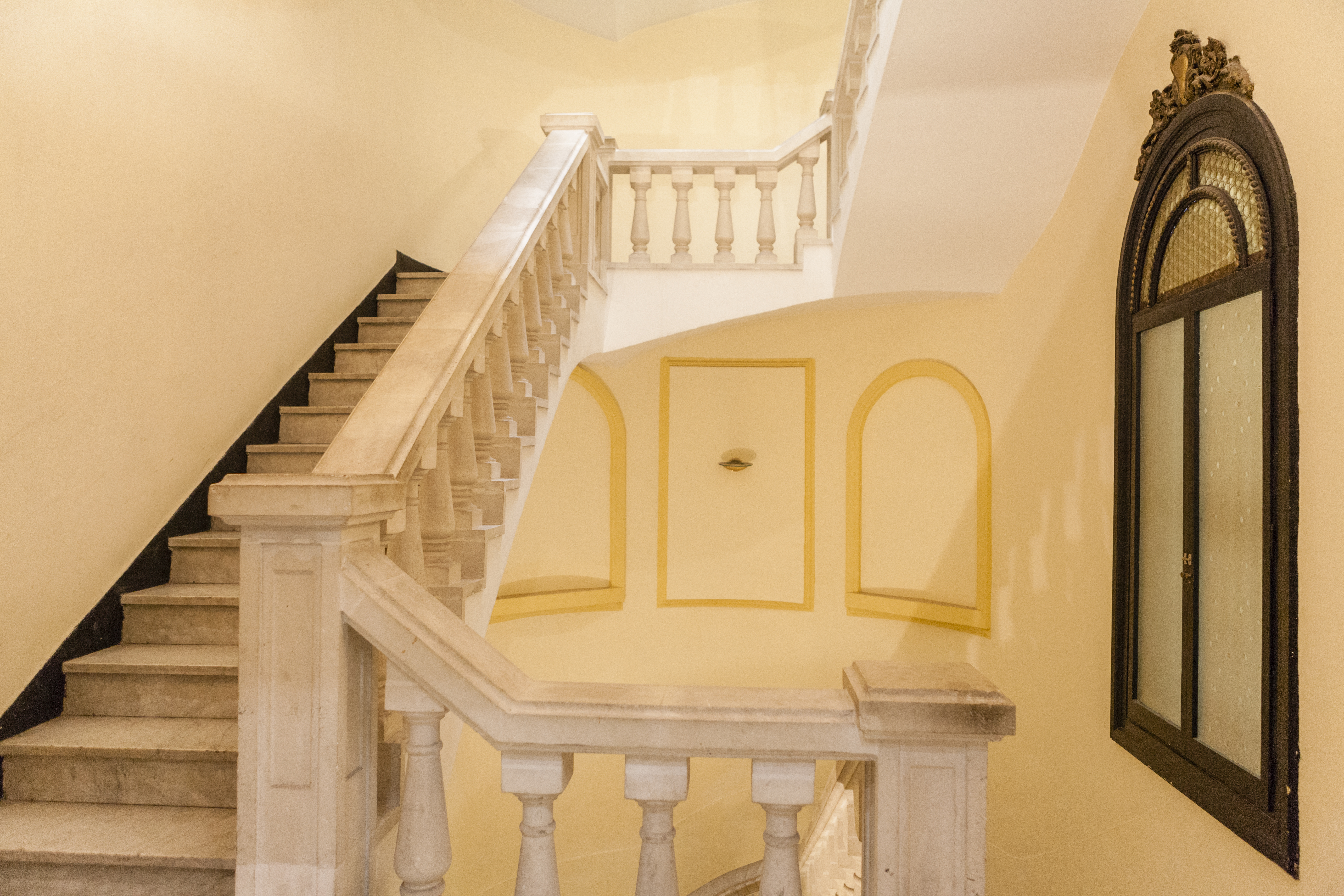 Apartment Four Bedrooms with More Than Three Bathrooms