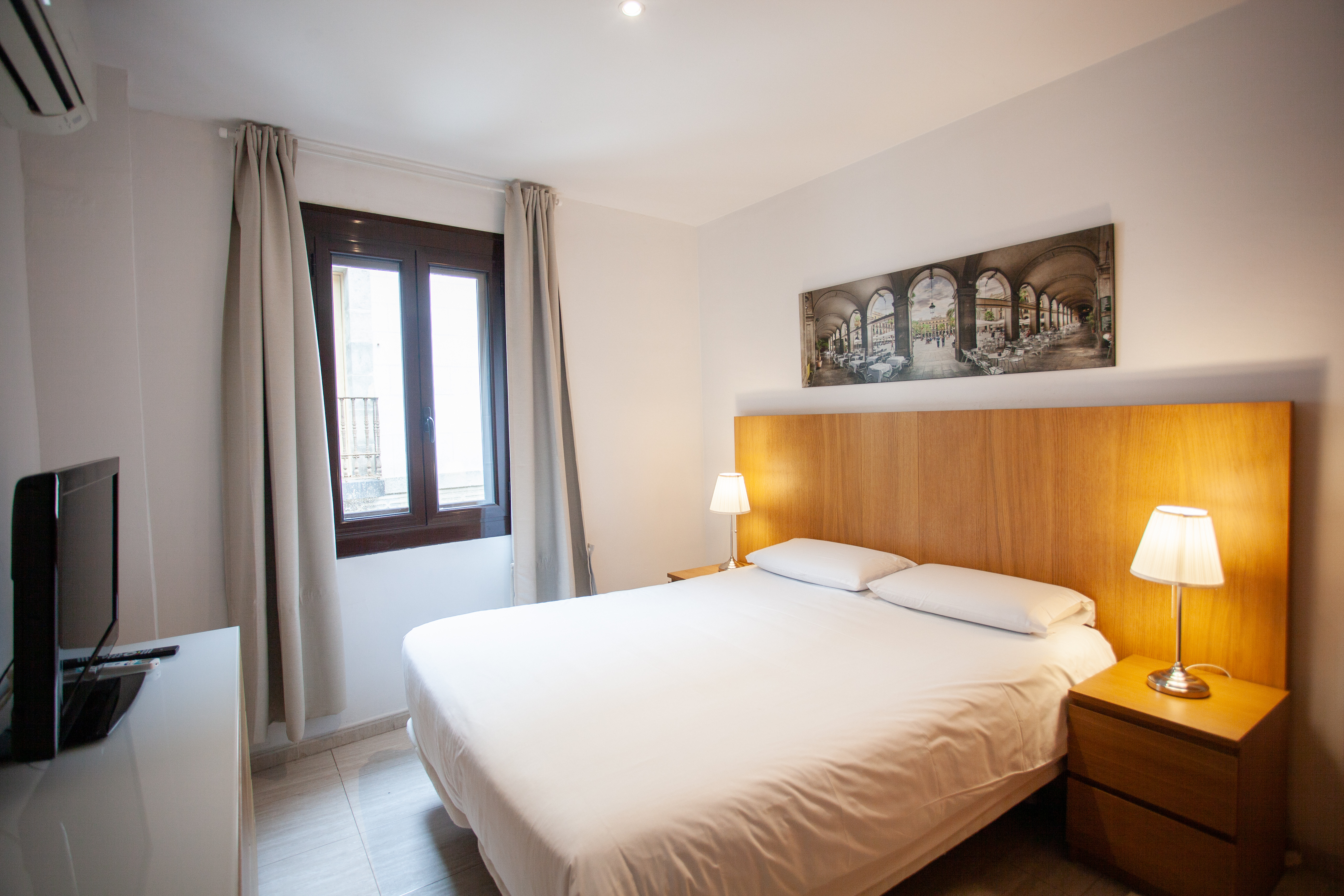 Apartment Four Bedrooms with More Than Three Bathrooms