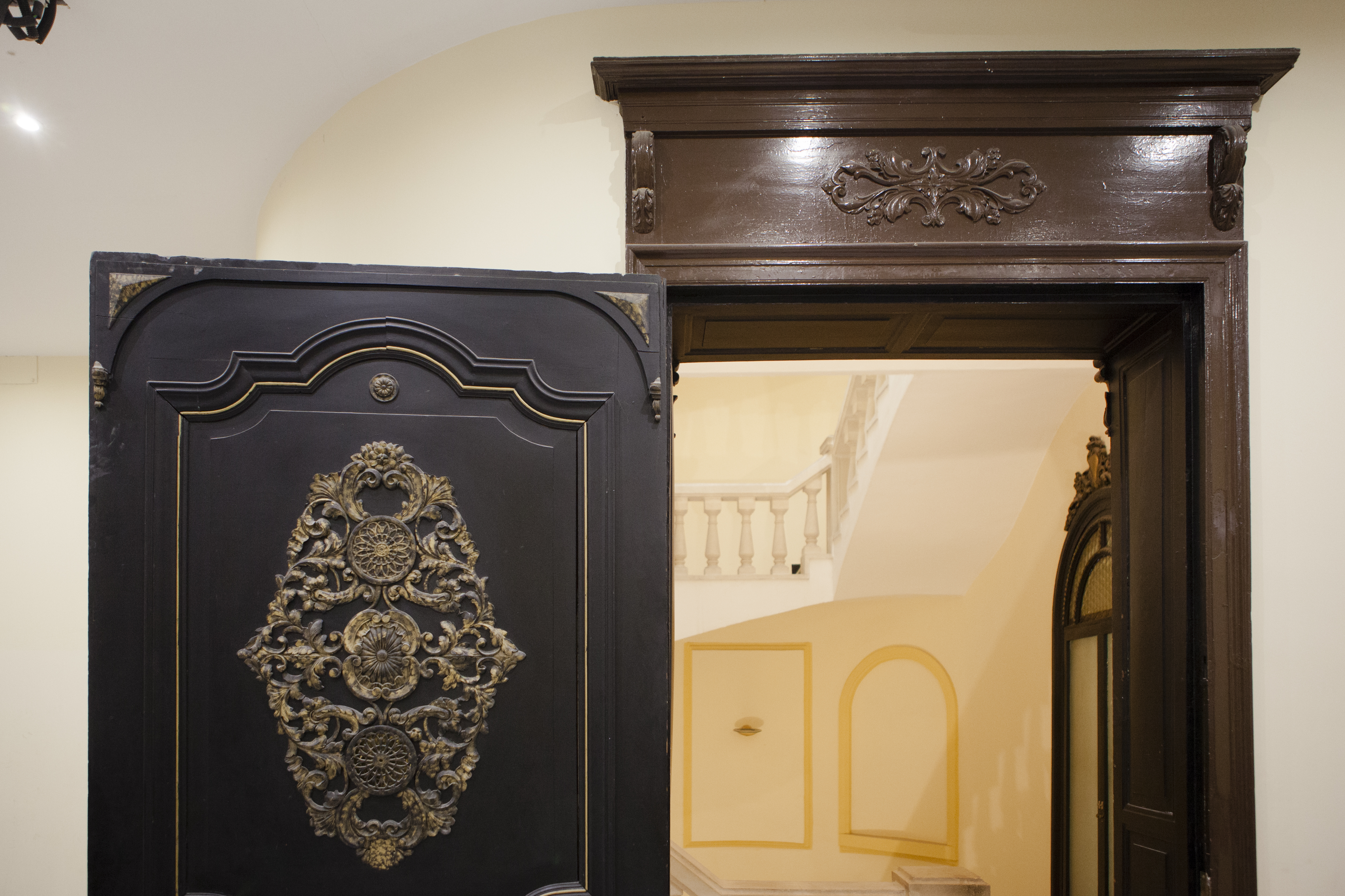 Apartment Four Bedrooms with More Than Three Bathrooms