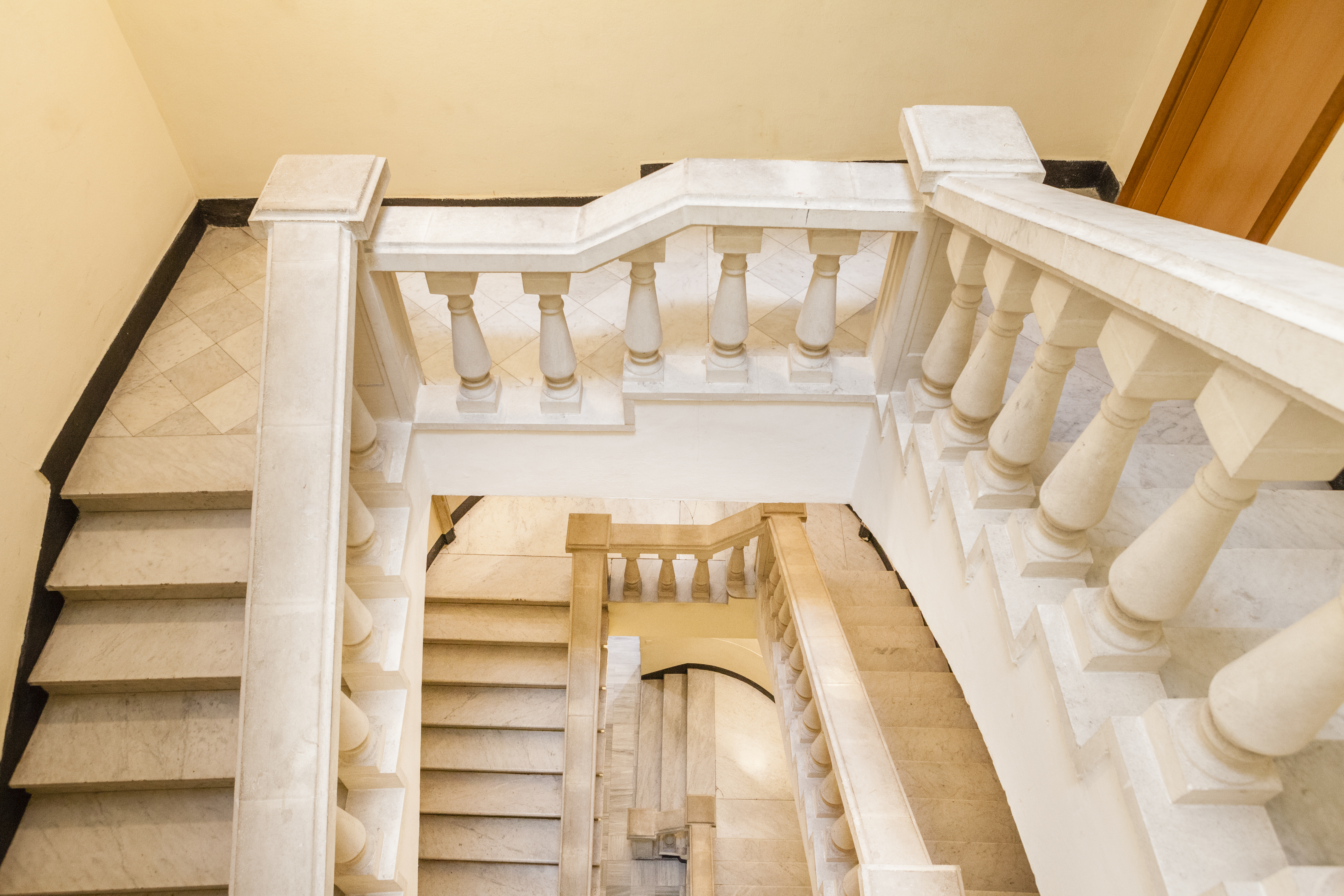 Apartment Four Bedrooms with More Than Three Bathrooms