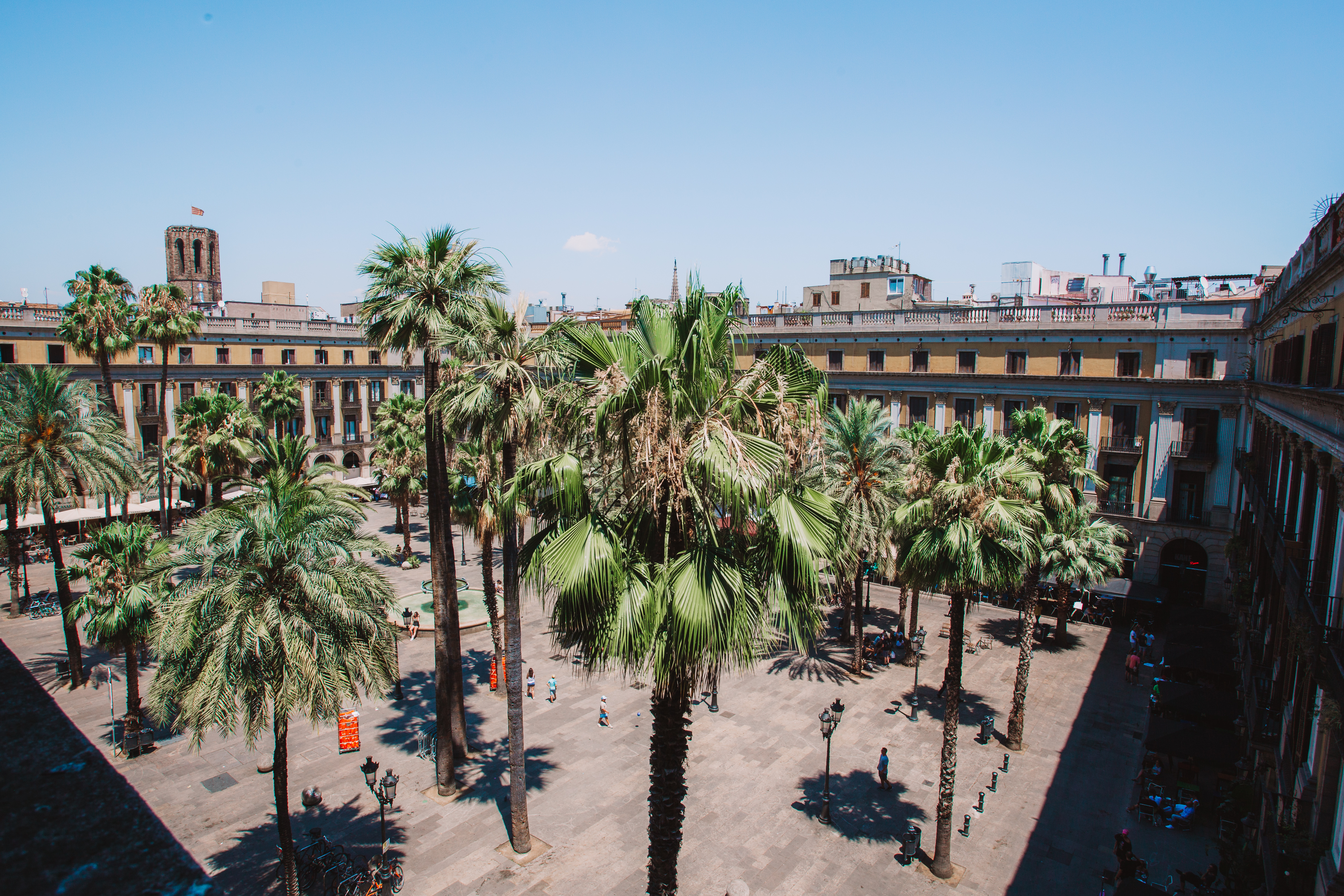 Apartment Four Bedrooms with More Than Three Bathrooms