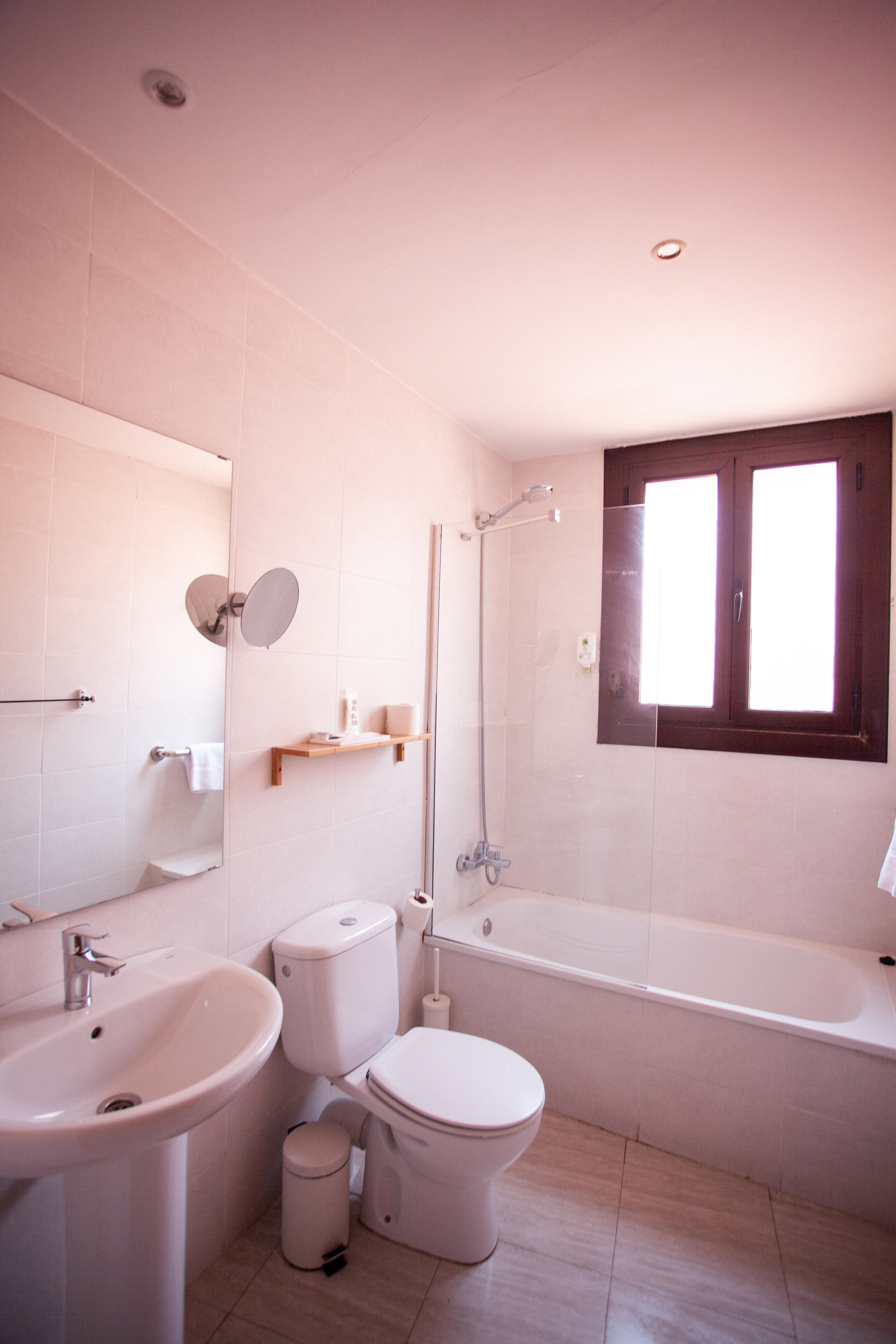 Apartment Four Bedrooms with More Than Three Bathrooms