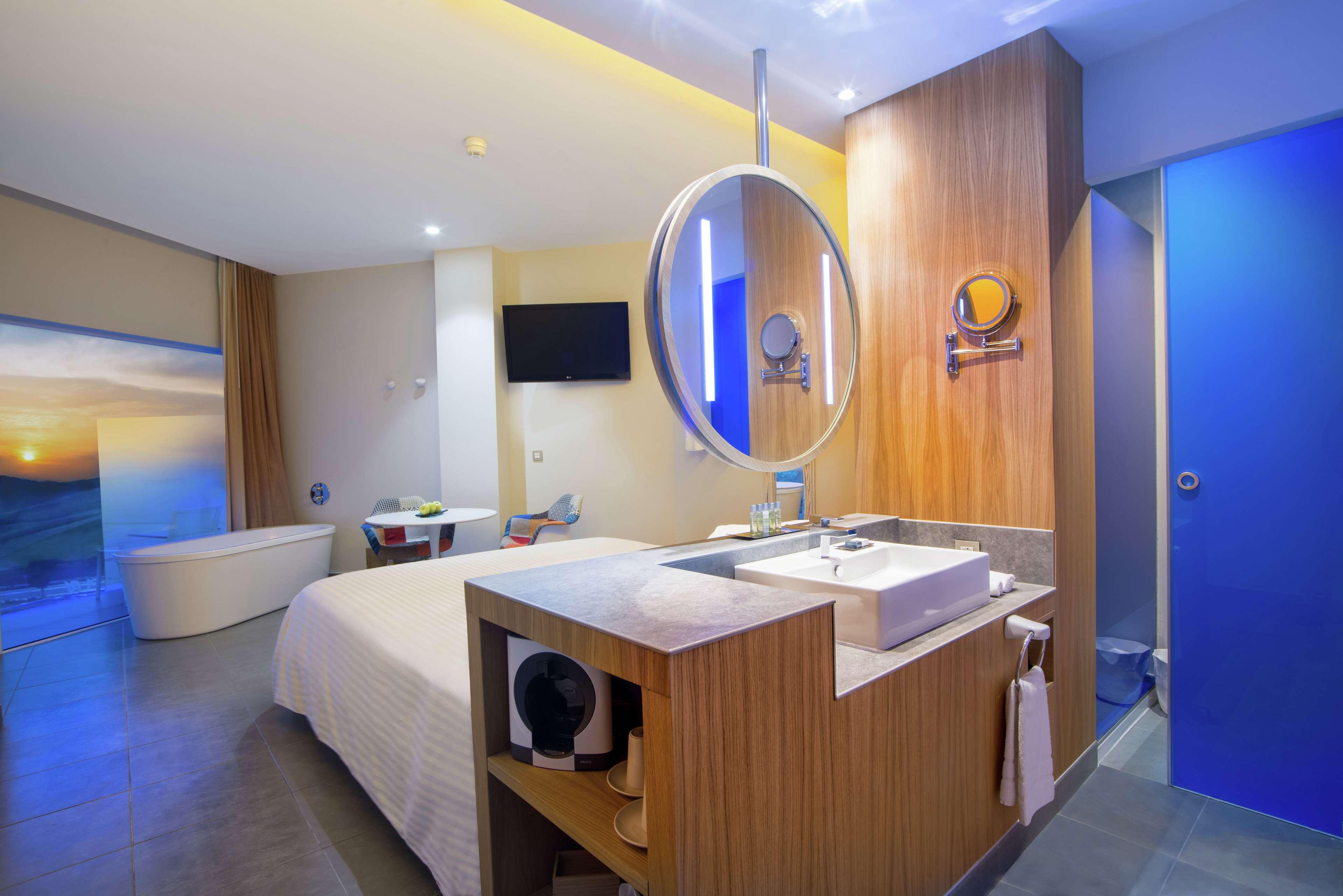 Double Deluxe King Bed