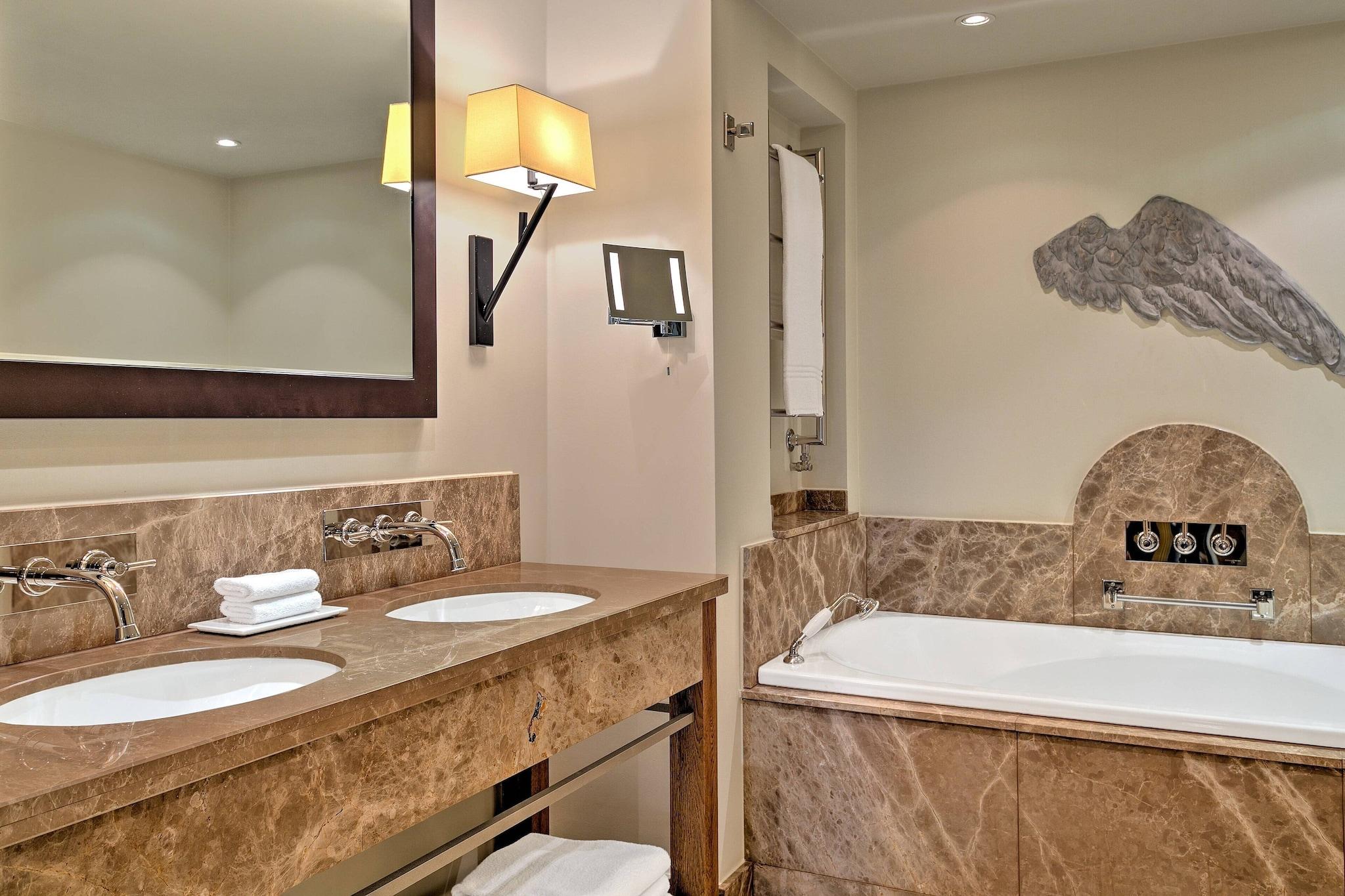 Double Deluxe King Bed