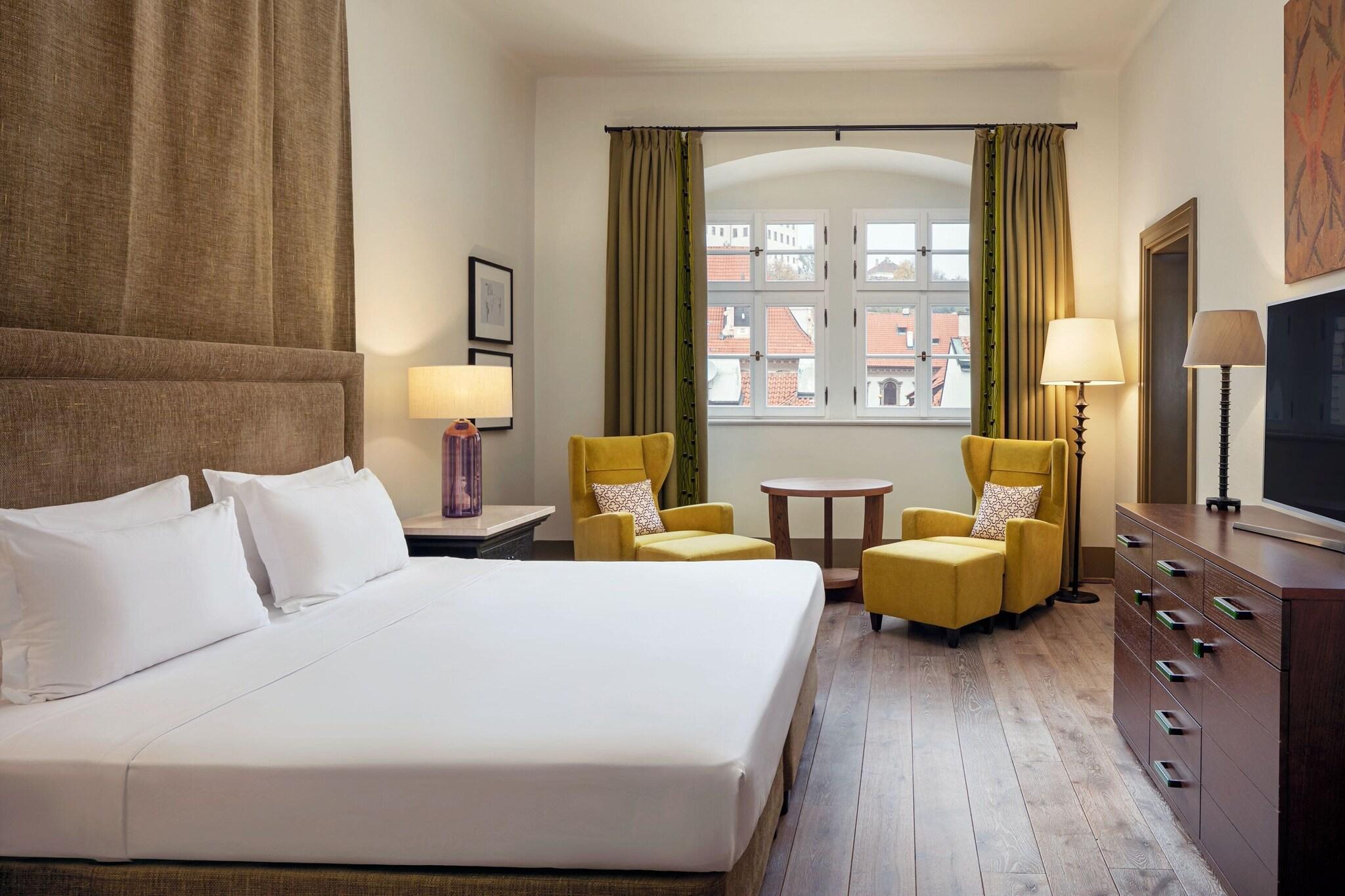 Double Deluxe King Bed