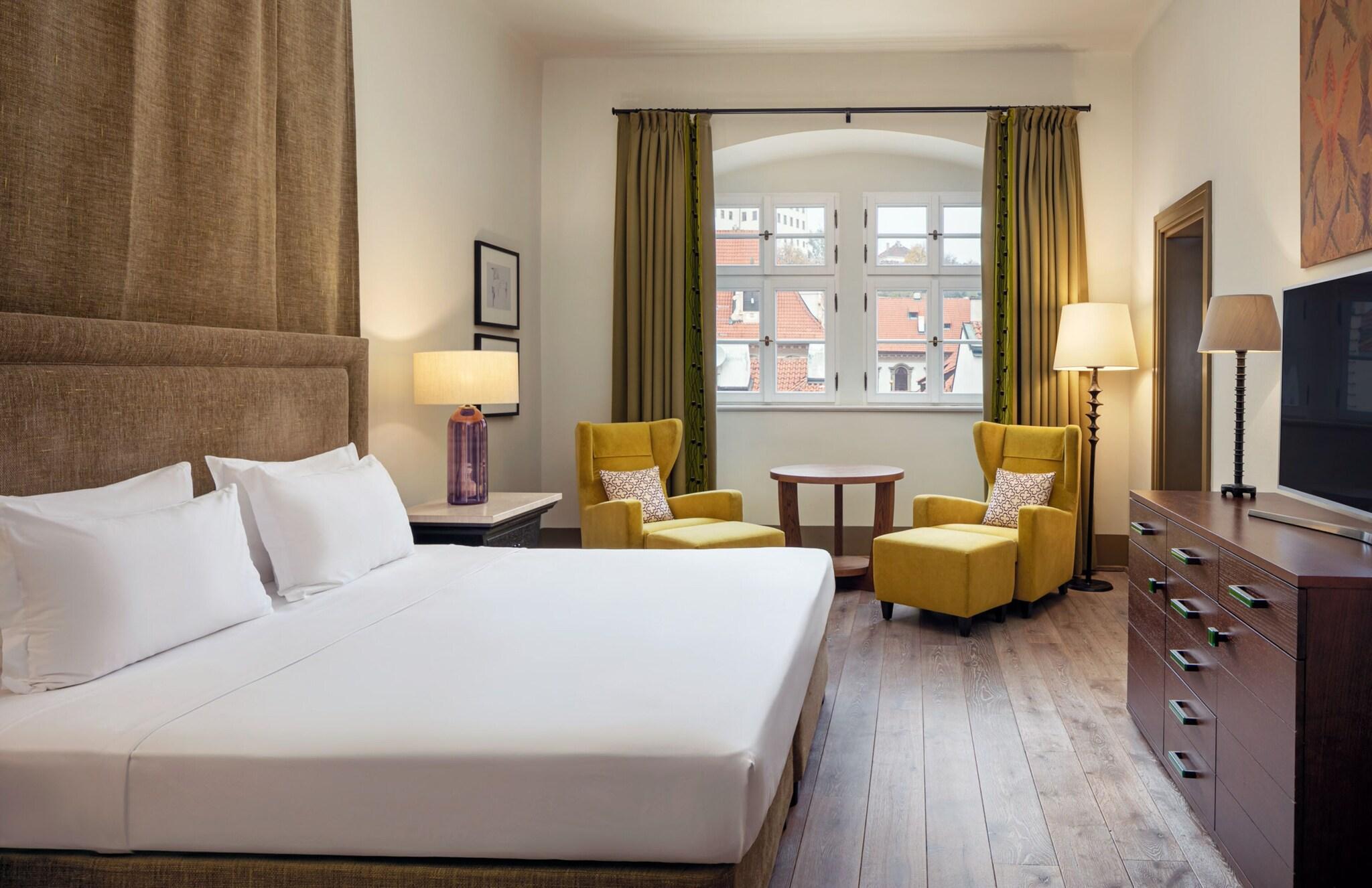 Double Deluxe King Bed