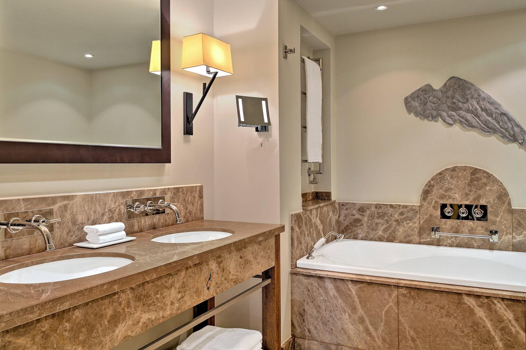 Double Deluxe King Bed