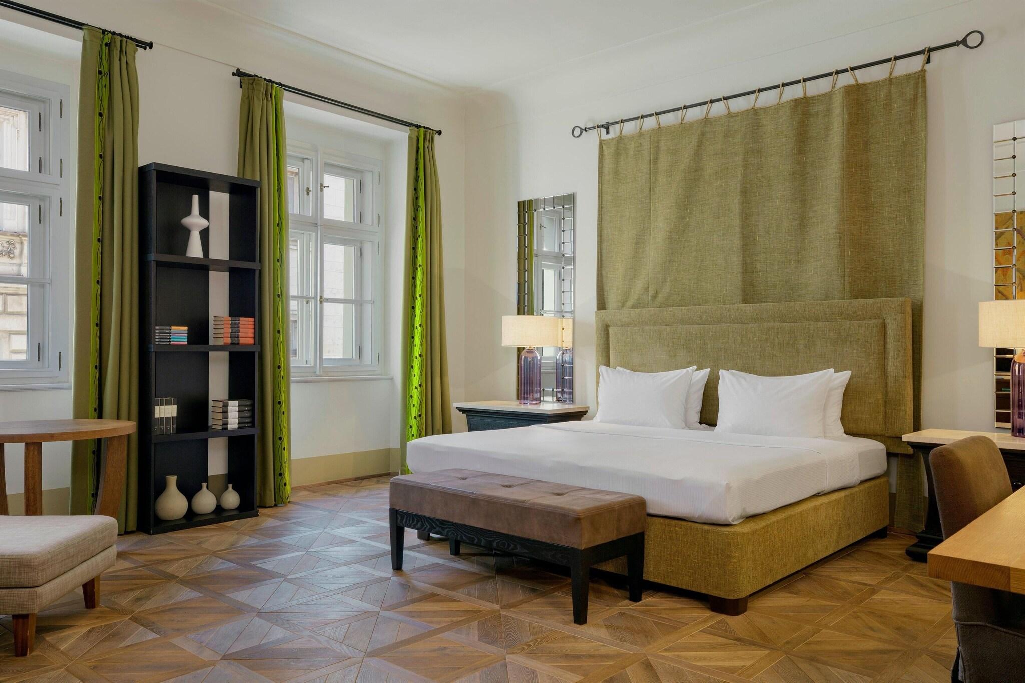 Double Deluxe King Bed