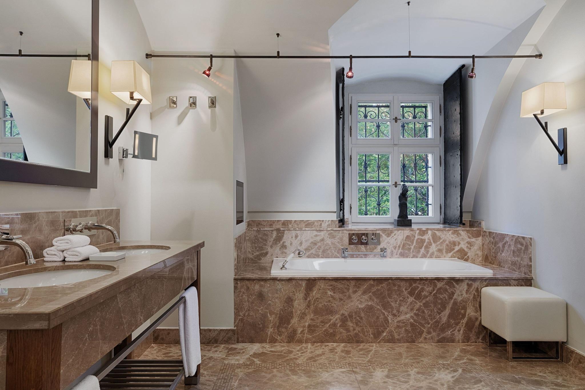 Suite King Bed Non Smoking